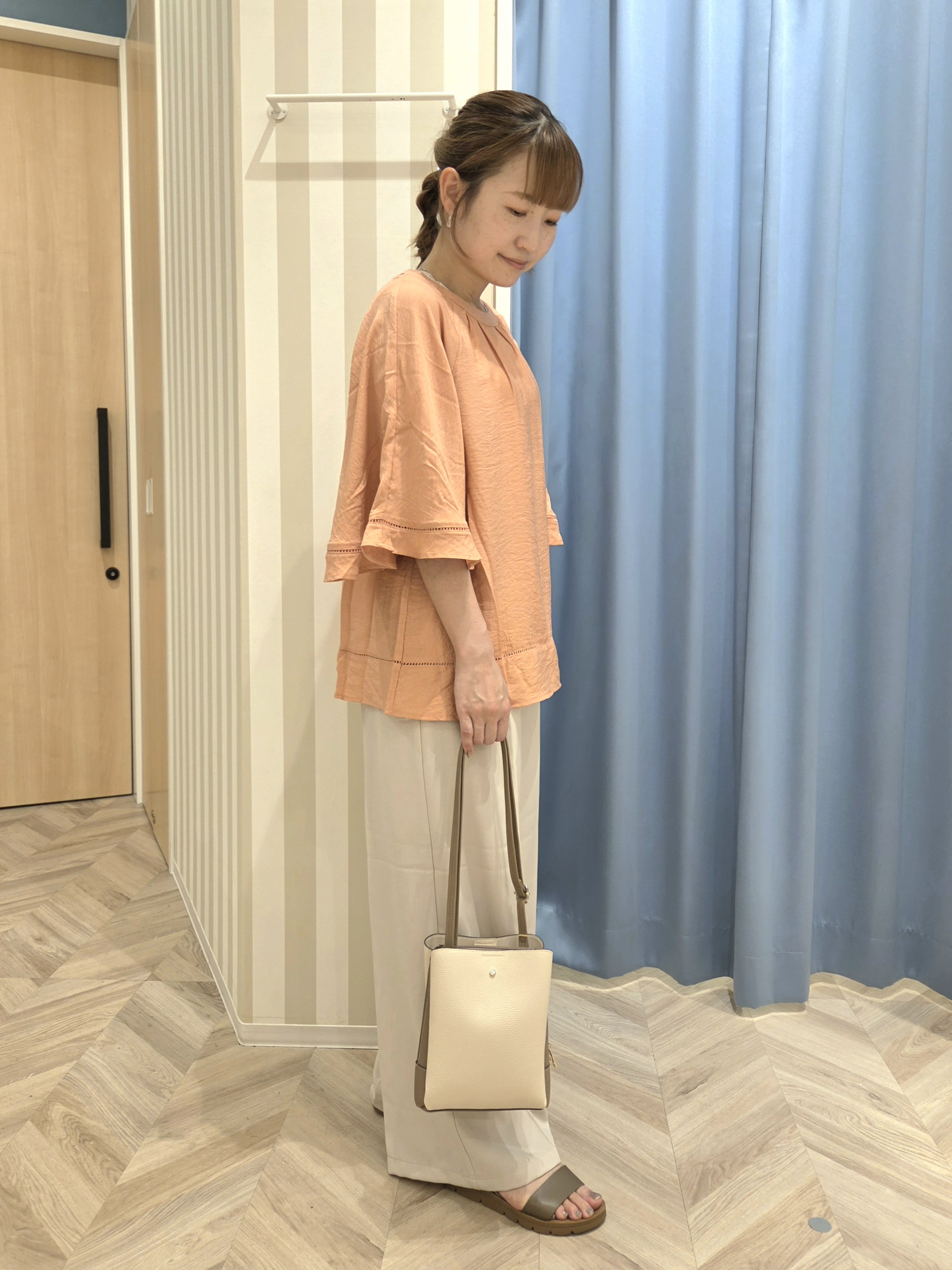 Ikumiさんの「SHOO･LA･RUE｜【ひんやり/S-LL/体型カバー】はしごレースが魅力な スラブポンチョ風ブラウス」を使ったコーディネート