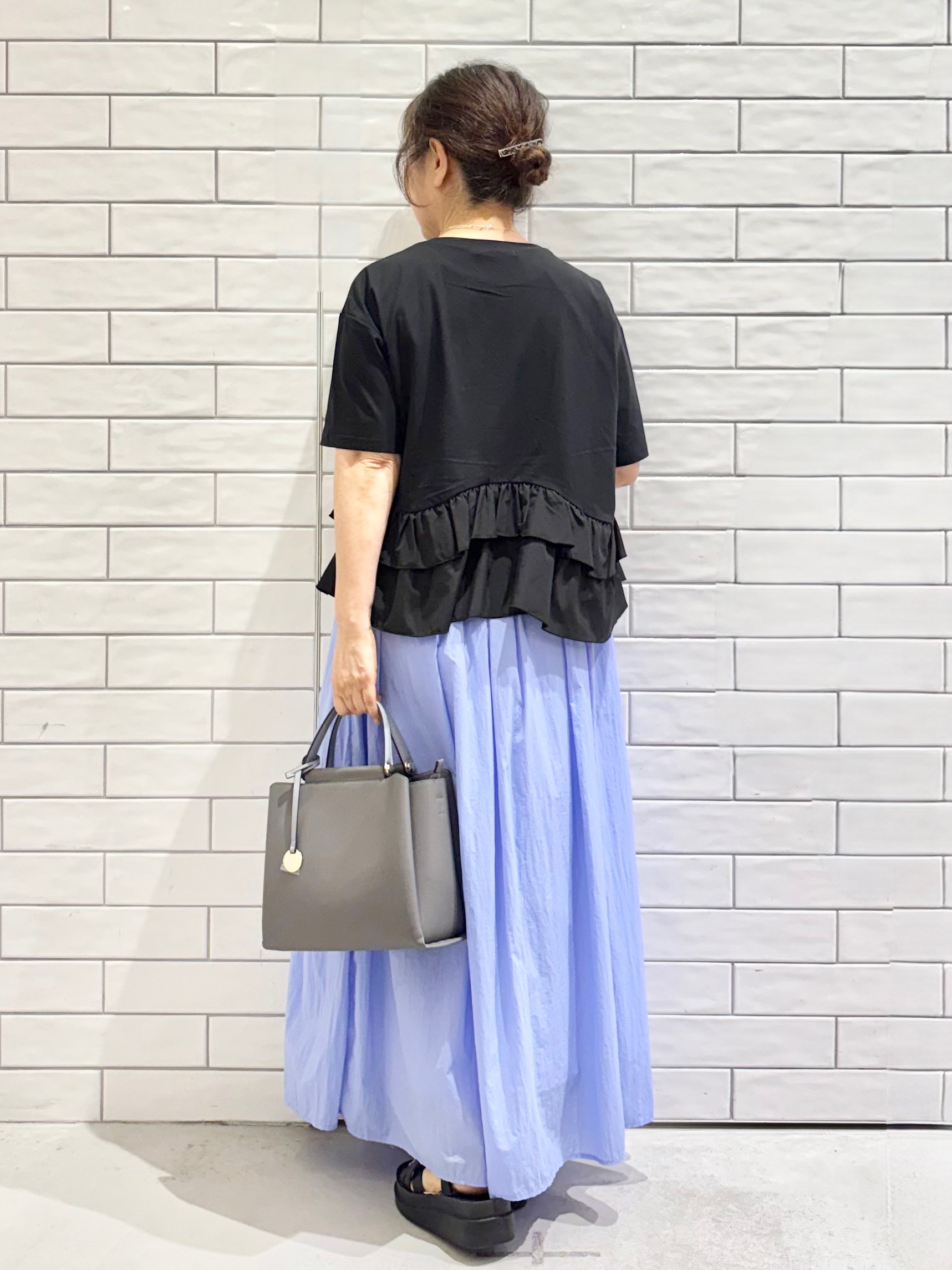yさんの「OPAQUE.CLIP｜裾フリルドッキングTシャツ【洗濯機OK】」を使ったコーディネート