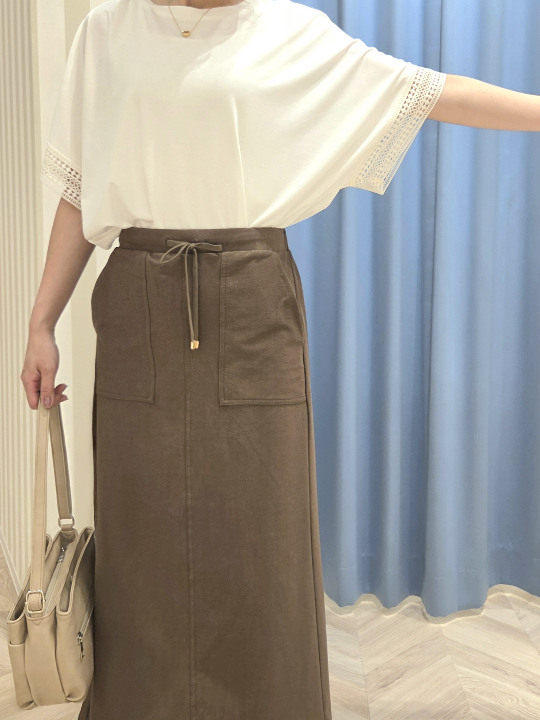 Ikumiさんの「SHOO･LA･RUE｜【ひんやり/UV/体型カバー】ヒップ周りが隠せる お袖レースTシャツ」を使ったコーディネート