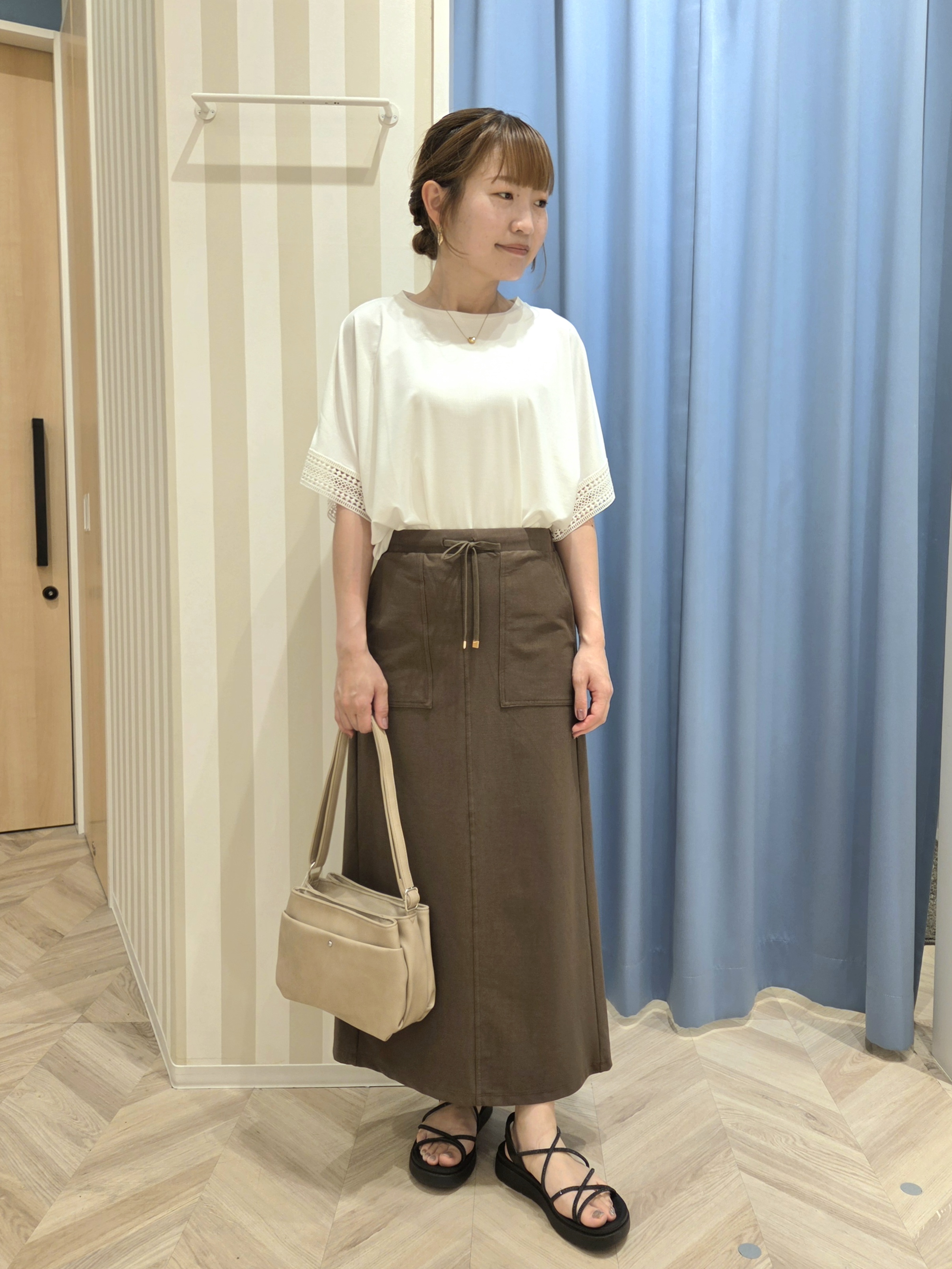 Ikumiさんの「SHOO･LA･RUE｜【ひんやり/UV/体型カバー】ヒップ周りが隠せる お袖レースTシャツ」を使ったコーディネート