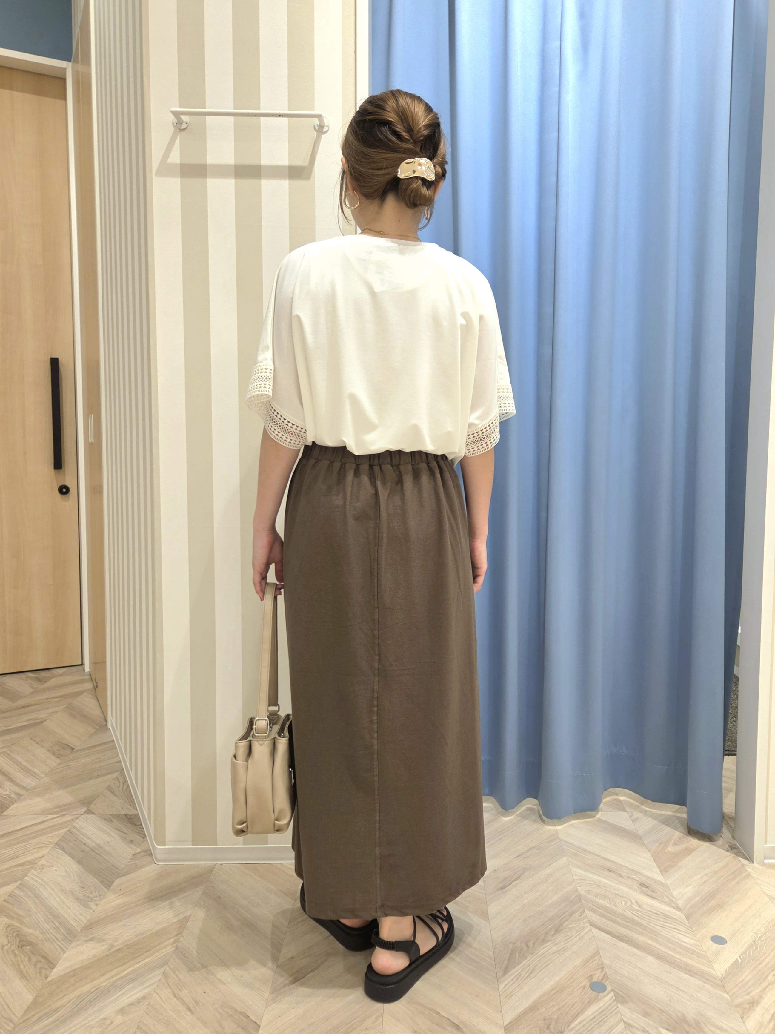 Ikumiさんの「SHOO･LA･RUE｜【ひんやり/UV/体型カバー】ヒップ周りが隠せる お袖レースTシャツ」を使ったコーディネート