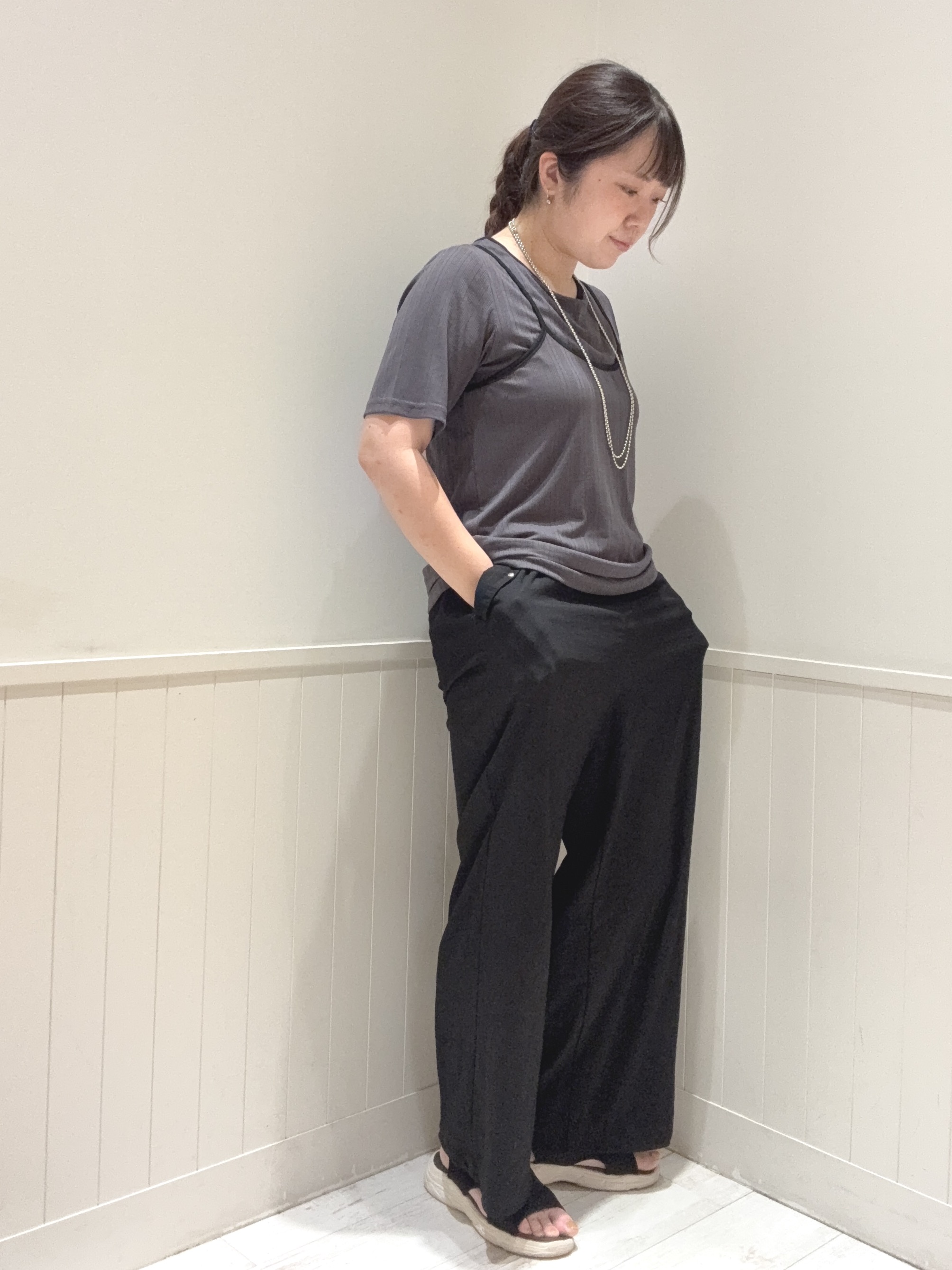 まっつんさんの「SHOO･LA･RUE｜【2点セット】ランダムテレコで細見え  配色使いTシャツ+キャミソール」を使ったコーディネート