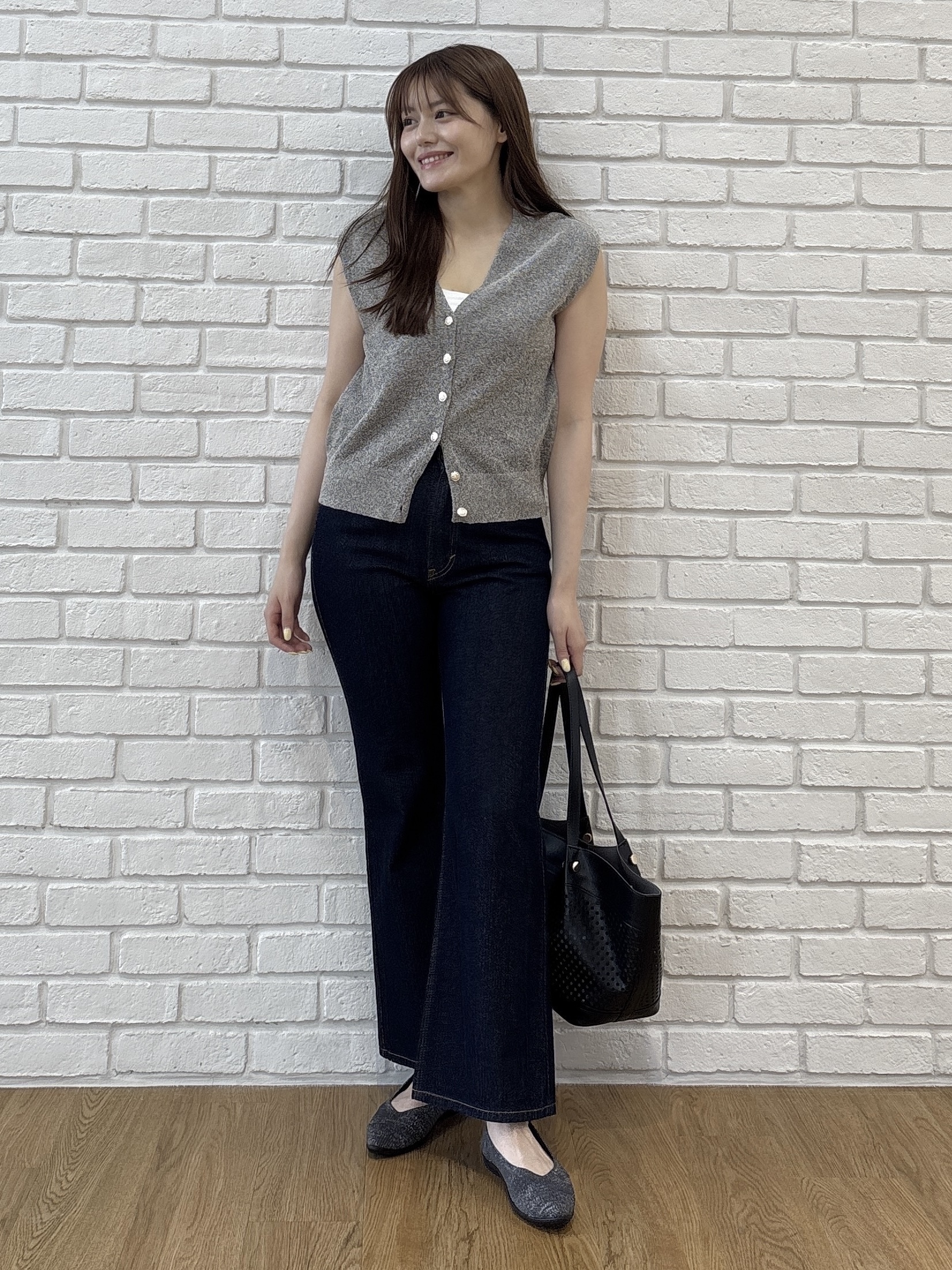 sayaさんの「grove｜【選べる着丈】美シルエットデニムソフトフレアーパンツ」を使ったコーディネート