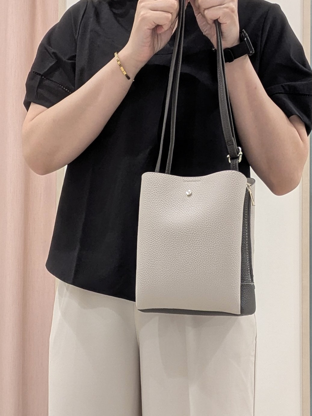 miyuさんの「SHOO･LA･RUE｜【洗濯後しわになりにくい／インせずきまる】麻調ハシゴレーススキッパーブラウス」を使ったコーディネート