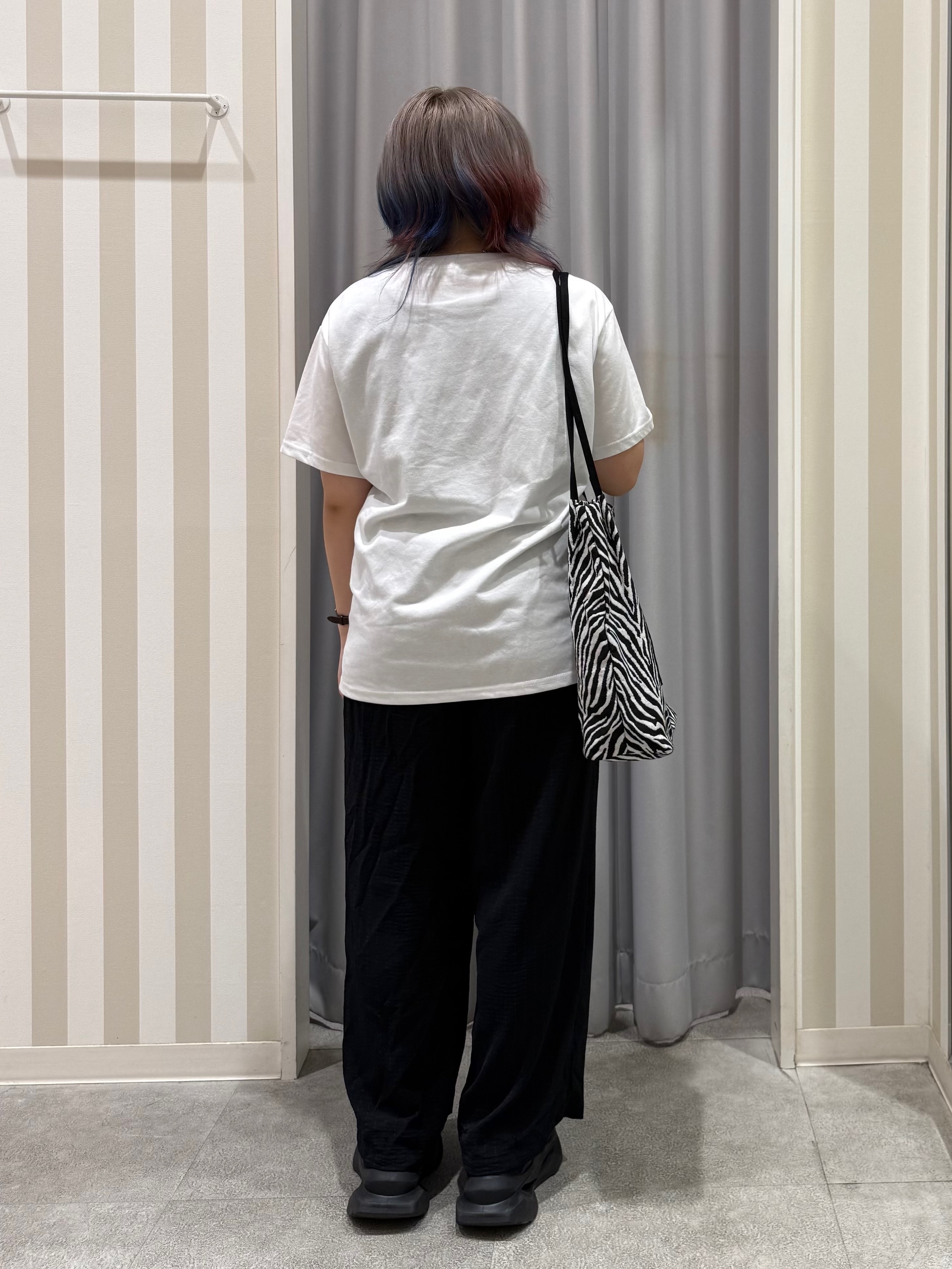 sakinoさんの「SHOO･LA･RUE｜【ひんやり/S-LL】選べる4柄　デイリー使いにぴったりな 大人の頼れるTシャツ」を使ったコーディネート