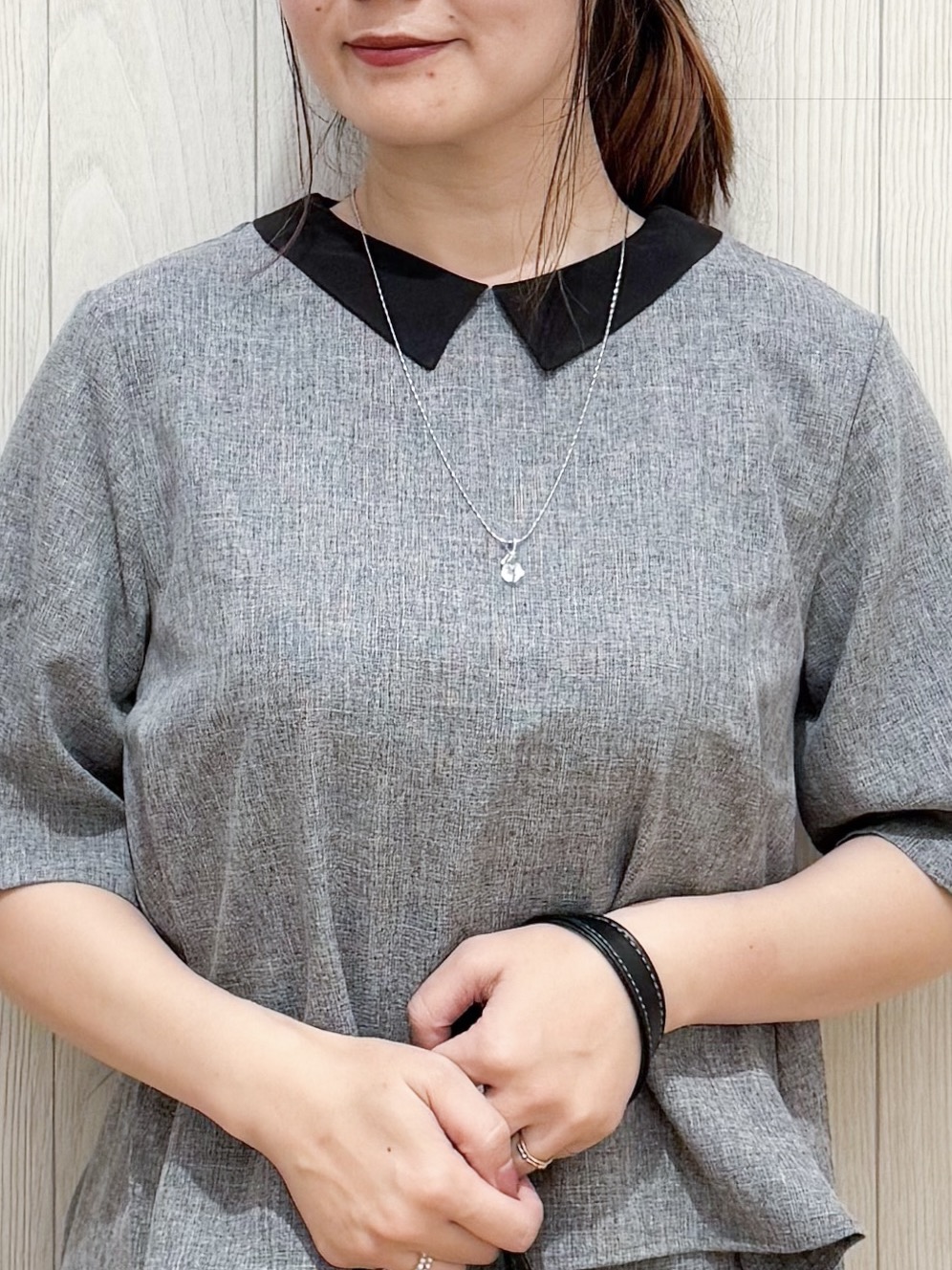 愛さんの「SHOO･LA･RUE｜【サラリ快適／セットアップ可】サマーツイード調衿付き半袖ブラウス」を使ったコーディネート