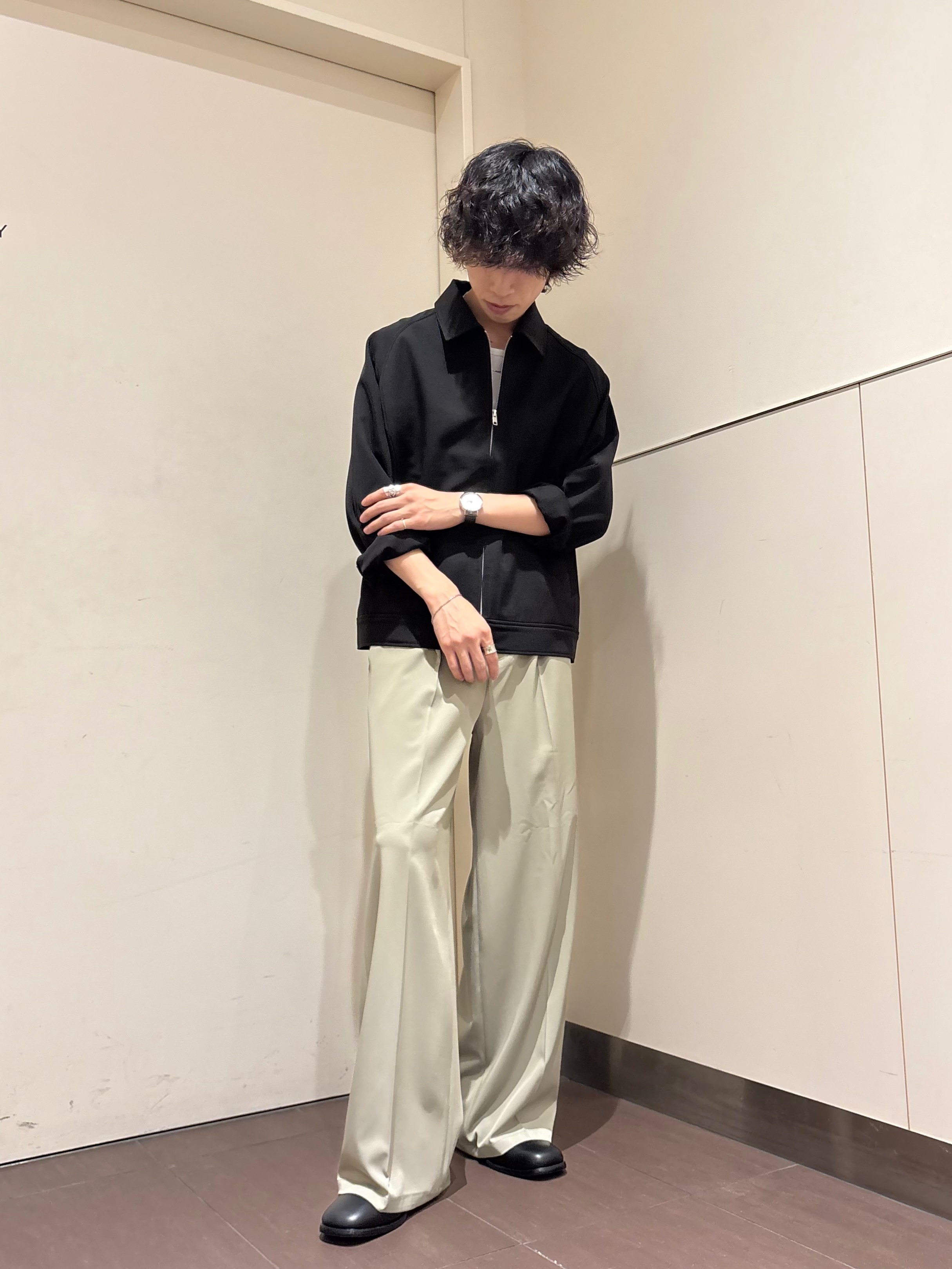ナノシーさんの「tk.TAKEO KIKUCHI｜【防シワ／ストレッチ】smart shift series ジップブルゾン」を使ったコーディネート