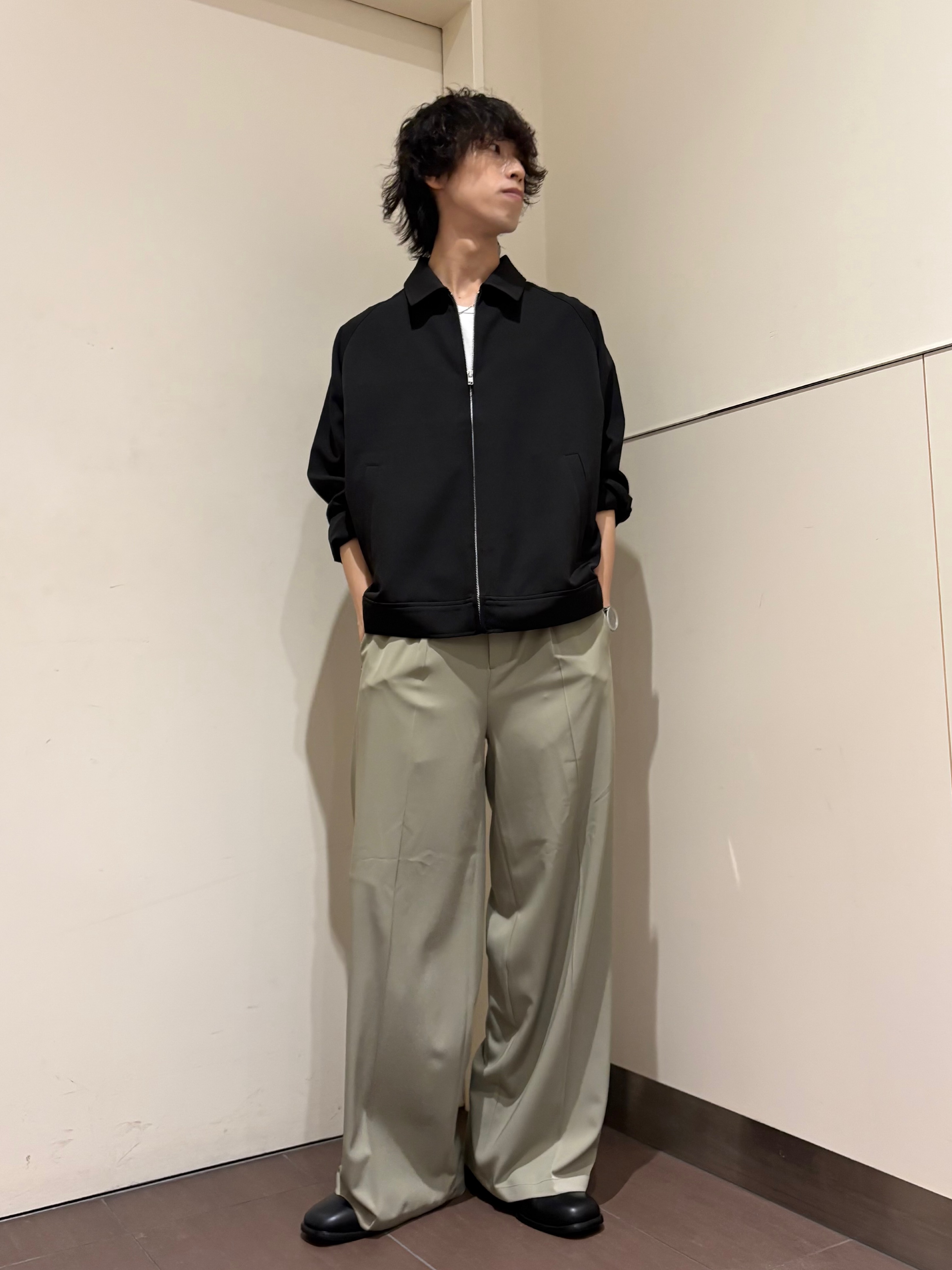 ナノシーさんの「tk.TAKEO KIKUCHI｜【防シワ／ストレッチ】smart shift series ジップブルゾン」を使ったコーディネート