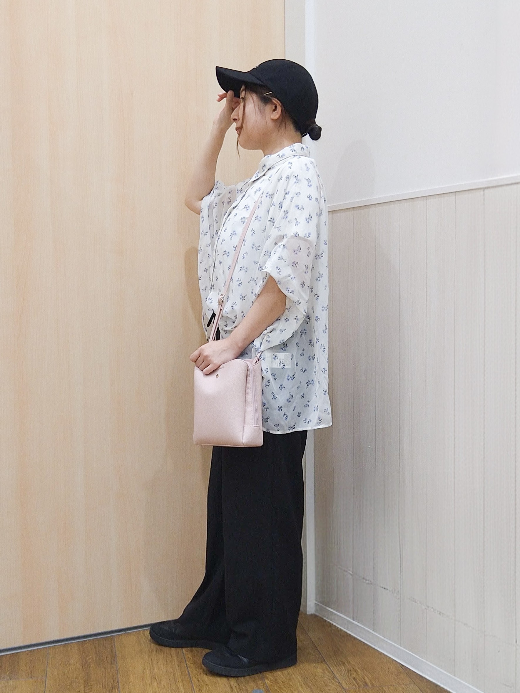 たぐちゃんさんの「SHOO･LA･RUE｜【洗濯機可/体型カバー】羽織るだけで雰囲気変わる 柄アソート ポンチョ風シアーシャツ」を使ったコーディネート