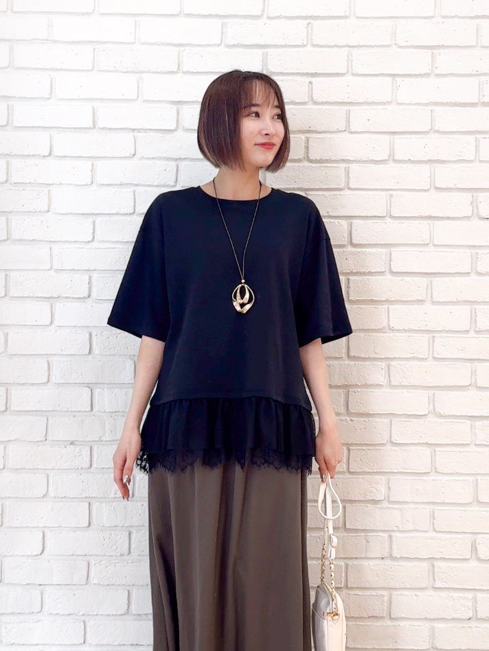 𝐜𝐡𝐢𝐤𝐚さんの「SHOO･LA･RUE｜ひんやり裾レースTシャツ」を使ったコーディネート