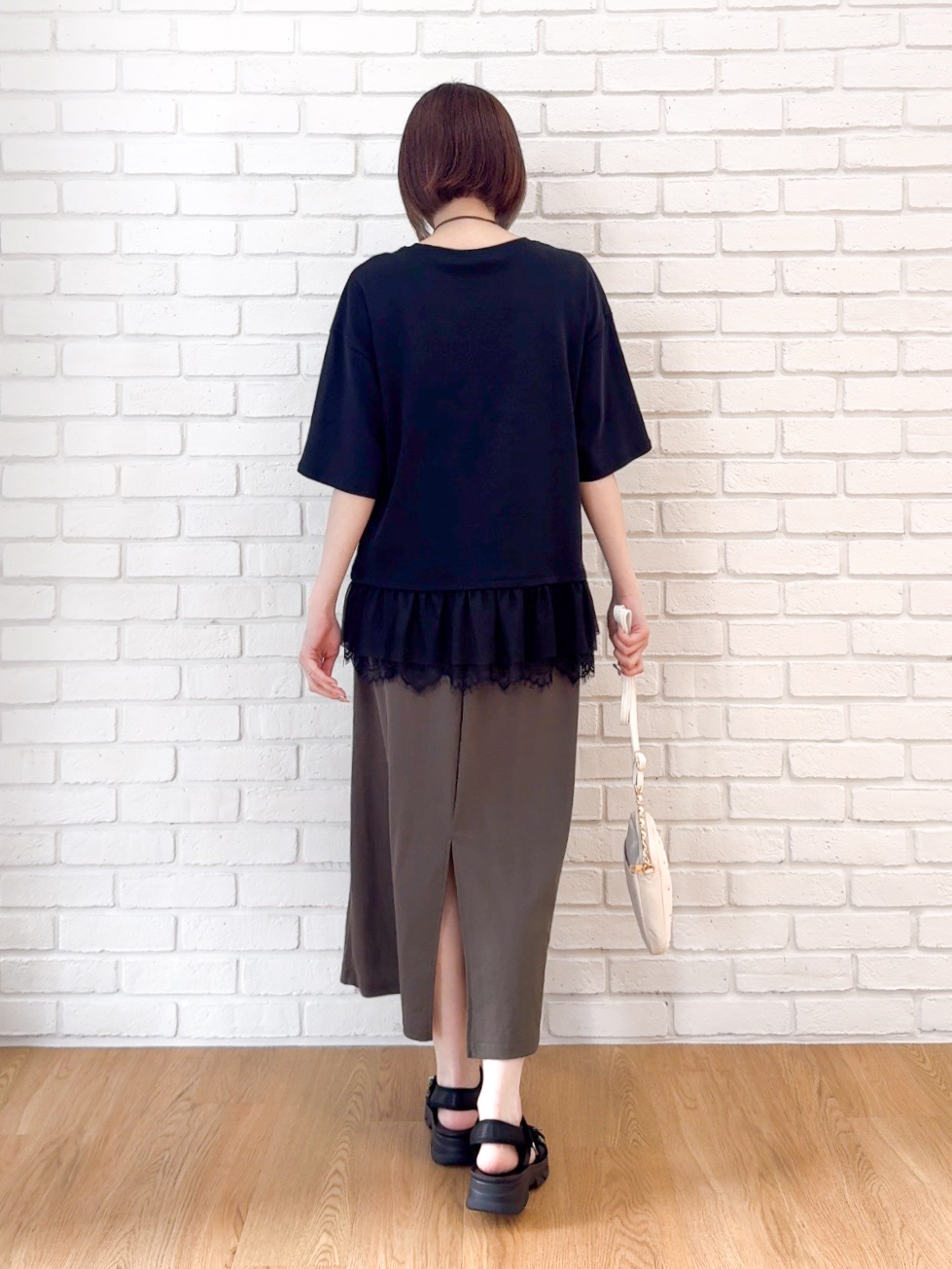 𝐜𝐡𝐢𝐤𝐚さんの「SHOO･LA･RUE｜ひんやり裾レースTシャツ」を使ったコーディネート