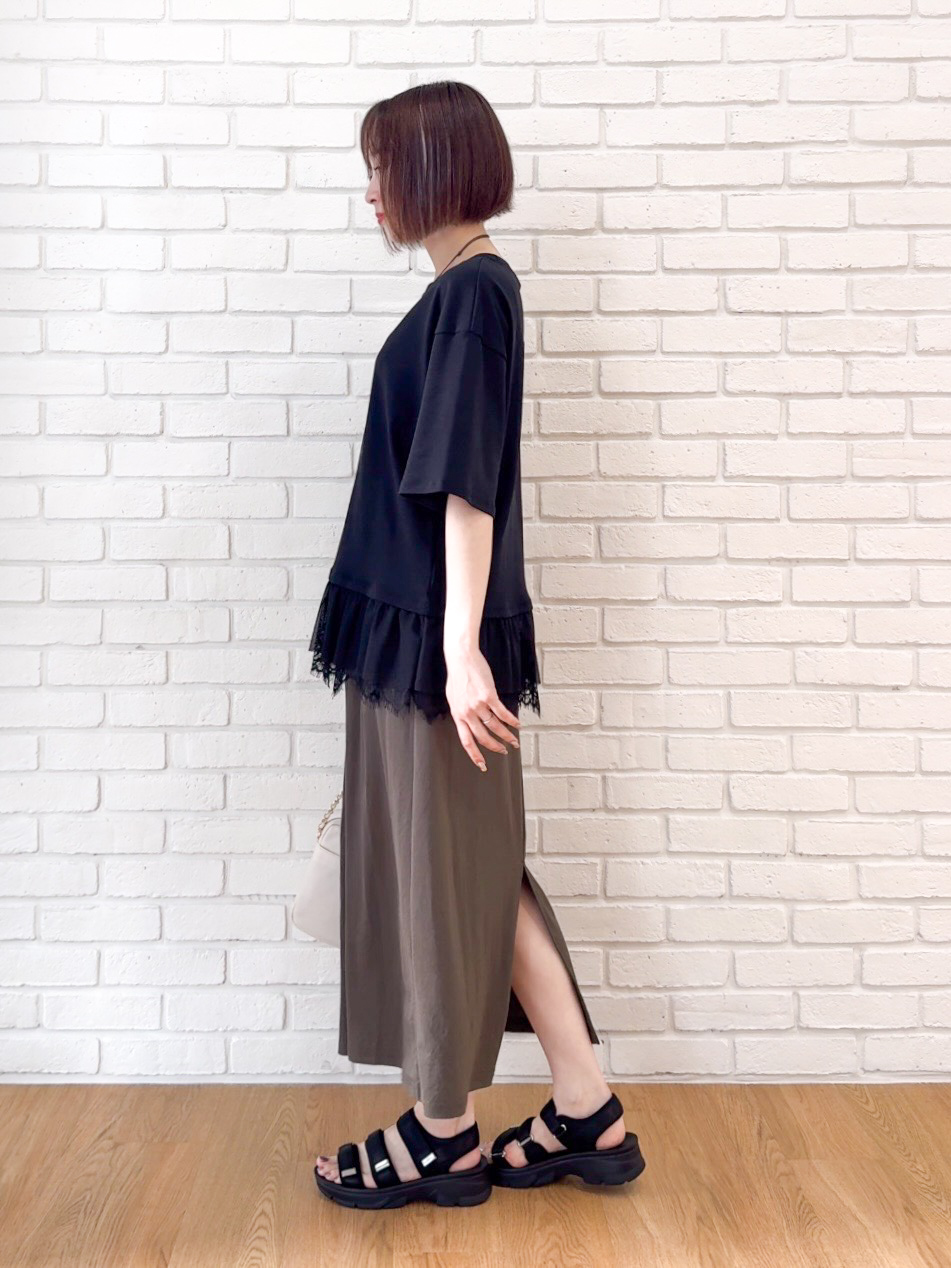 𝐜𝐡𝐢𝐤𝐚さんの「SHOO･LA･RUE｜ひんやり裾レースTシャツ」を使ったコーディネート