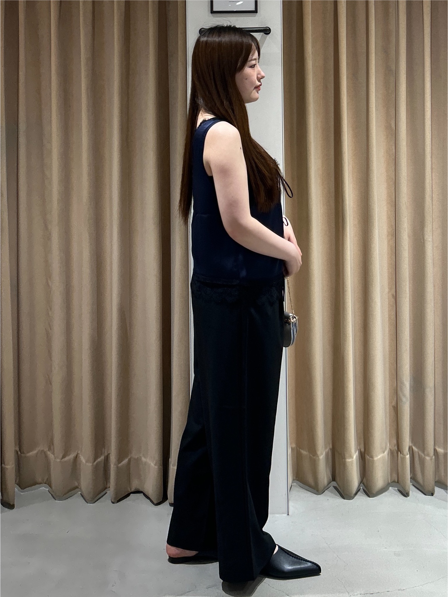 sayaさんの「OPAQUE.CLIP｜サテンレース ベスト風ブラウス【洗濯機OK】」を使ったコーディネート