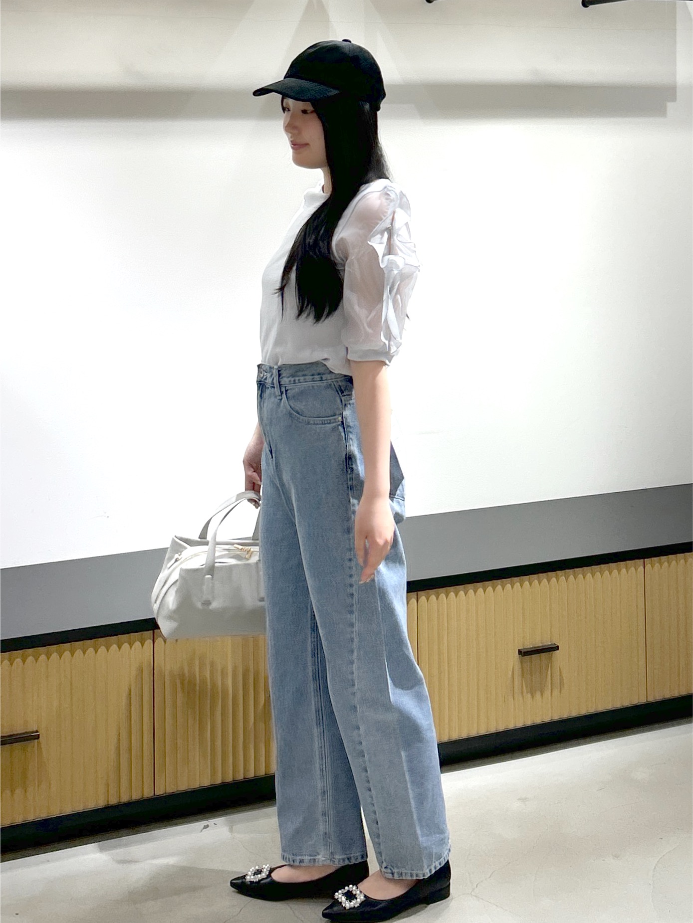 sayaさんの「OPAQUE.CLIP｜【接触冷感／UVケア】オーガンフリルスリットトップス《洗濯機OK》」を使ったコーディネート