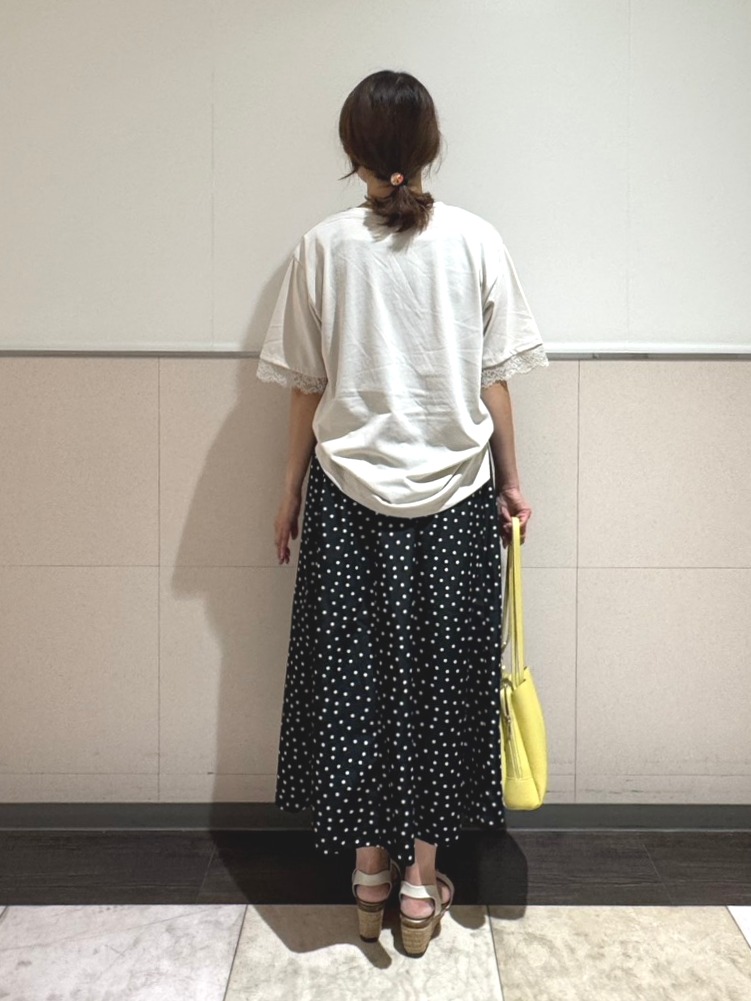 ジュンさんの「SHOO･LA･RUE｜【ひんやり/UV/S-LL】柄アソート お袖レースが旬顔 上品に決まる大人Tシャツ」を使ったコーディネート