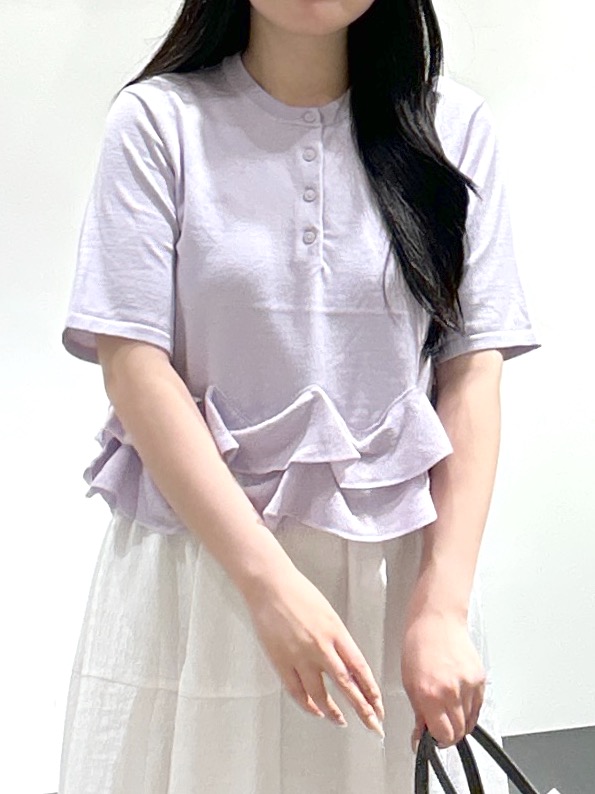 sayaさんの「OPAQUE.CLIP｜【UVケア／遮熱性】裾フリルヘンリーネックニット《抗ピル／洗濯機OK》」を使ったコーディネート