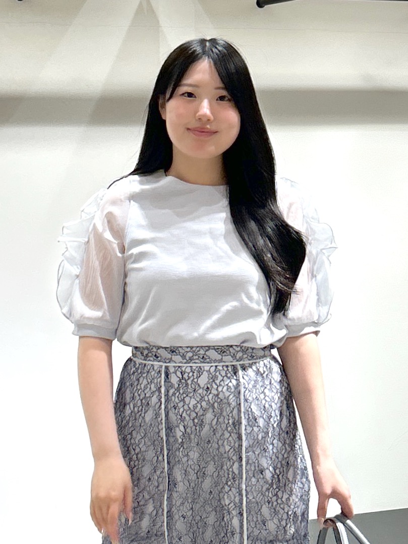 sayaさんの「OPAQUE.CLIP｜【接触冷感／UVケア】オーガンフリルスリットトップス《洗濯機OK》」を使ったコーディネート