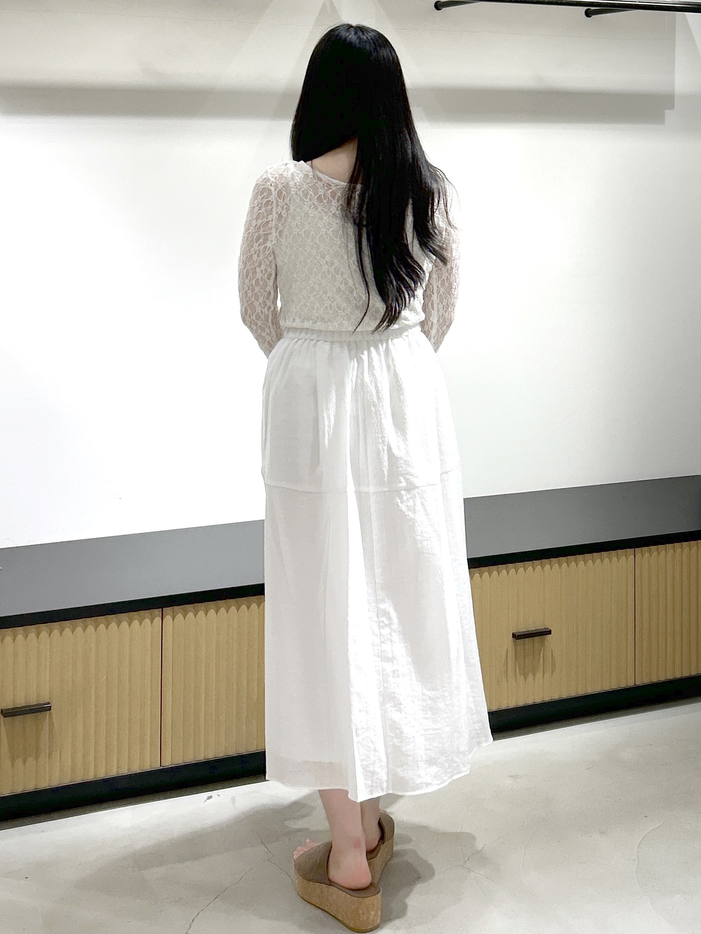 sayaさんの「OPAQUE.CLIP｜前後2wayレースフレアスリーブトップス【洗濯機OK】」を使ったコーディネート