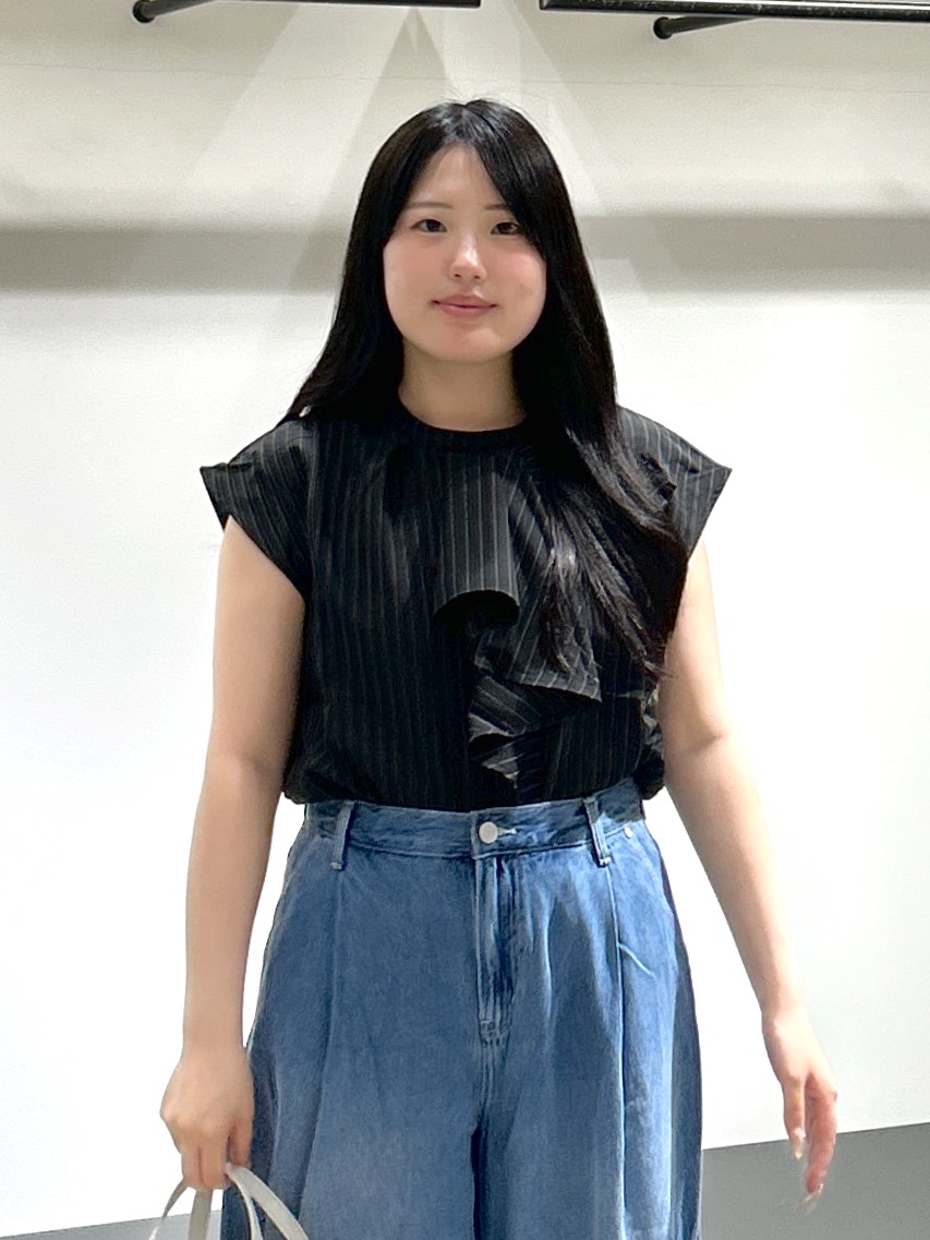 sayaさんの「OPAQUE.CLIP｜ボウタイライクフリルブラウス／ストライプ柄アソート【洗濯機OK】」を使ったコーディネート