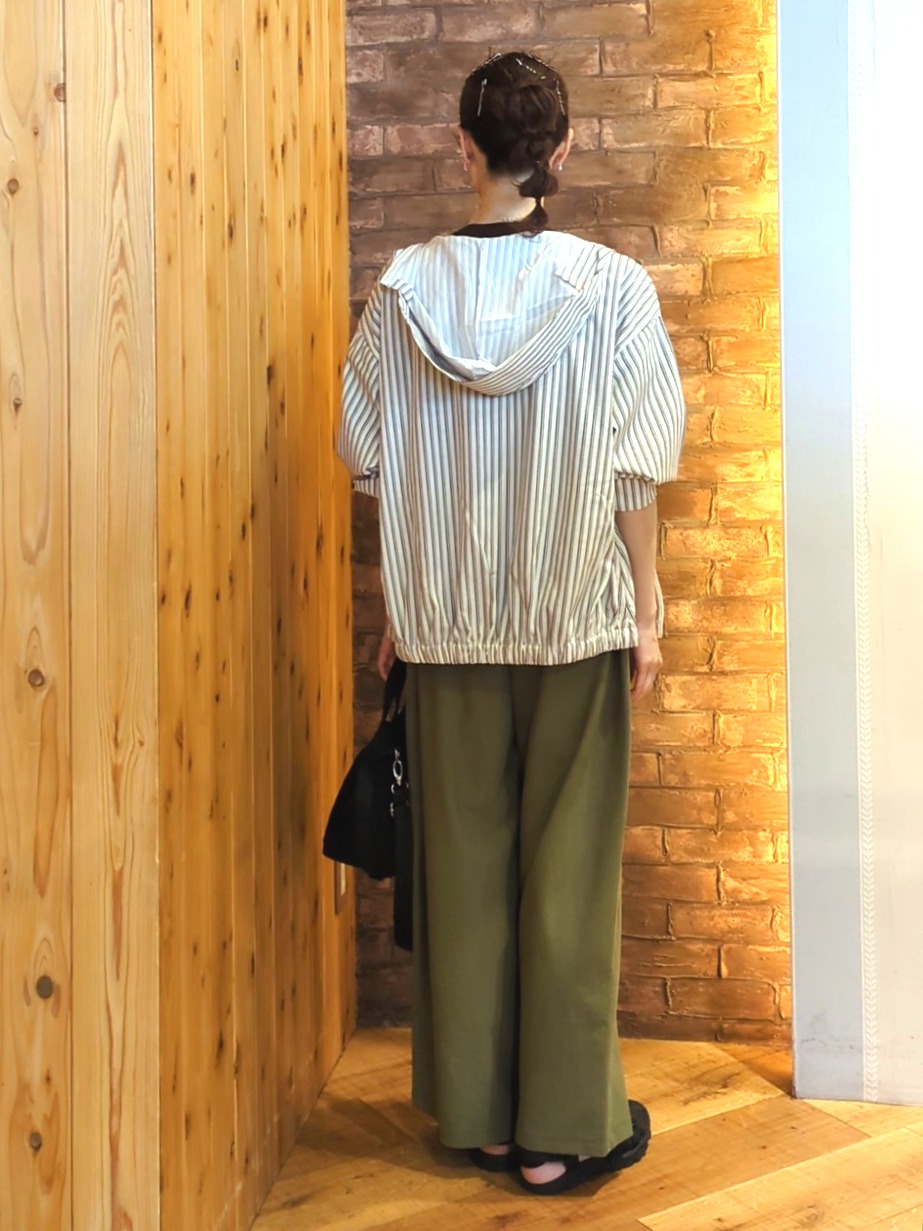 massuさんの「SHOO･LA･RUE｜【ひんやり/洗濯後しわになりにくい/S-LL】お顔も手の甲もしっかりカバー　日よけ・指穴付きUVパー」を使ったコーディネート