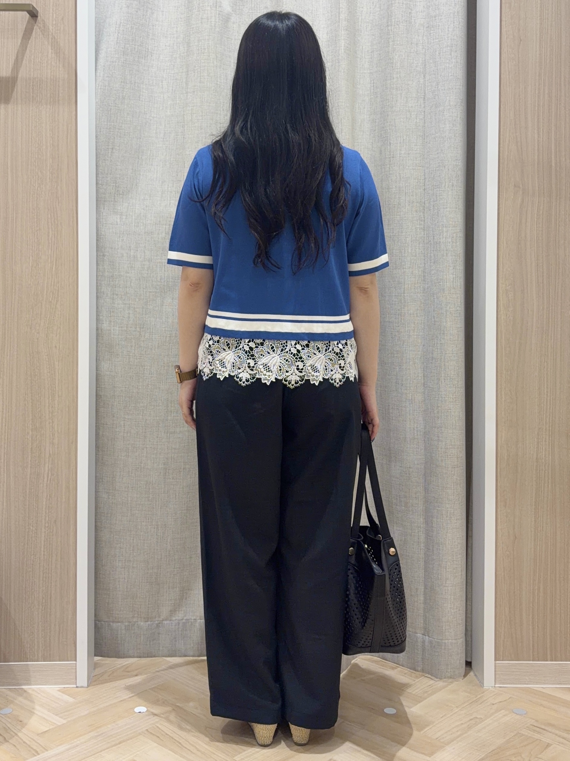 minamiさんの「grove｜【シリーズ累計36万枚／UVカット・ひんやり・洗濯機OK】やわらかドライタッチレースドッキングニット」を使ったコーディネート