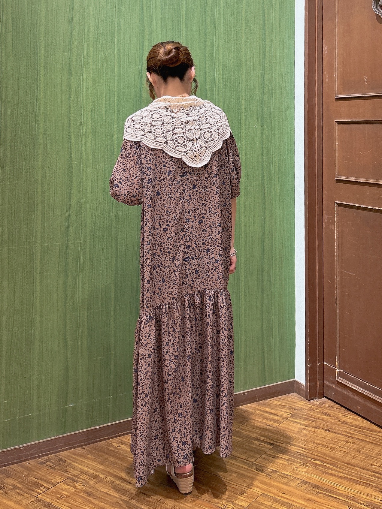 かおりさんの「SHOO･LA･RUE｜花柄ティアードワンピース」を使ったコーディネート