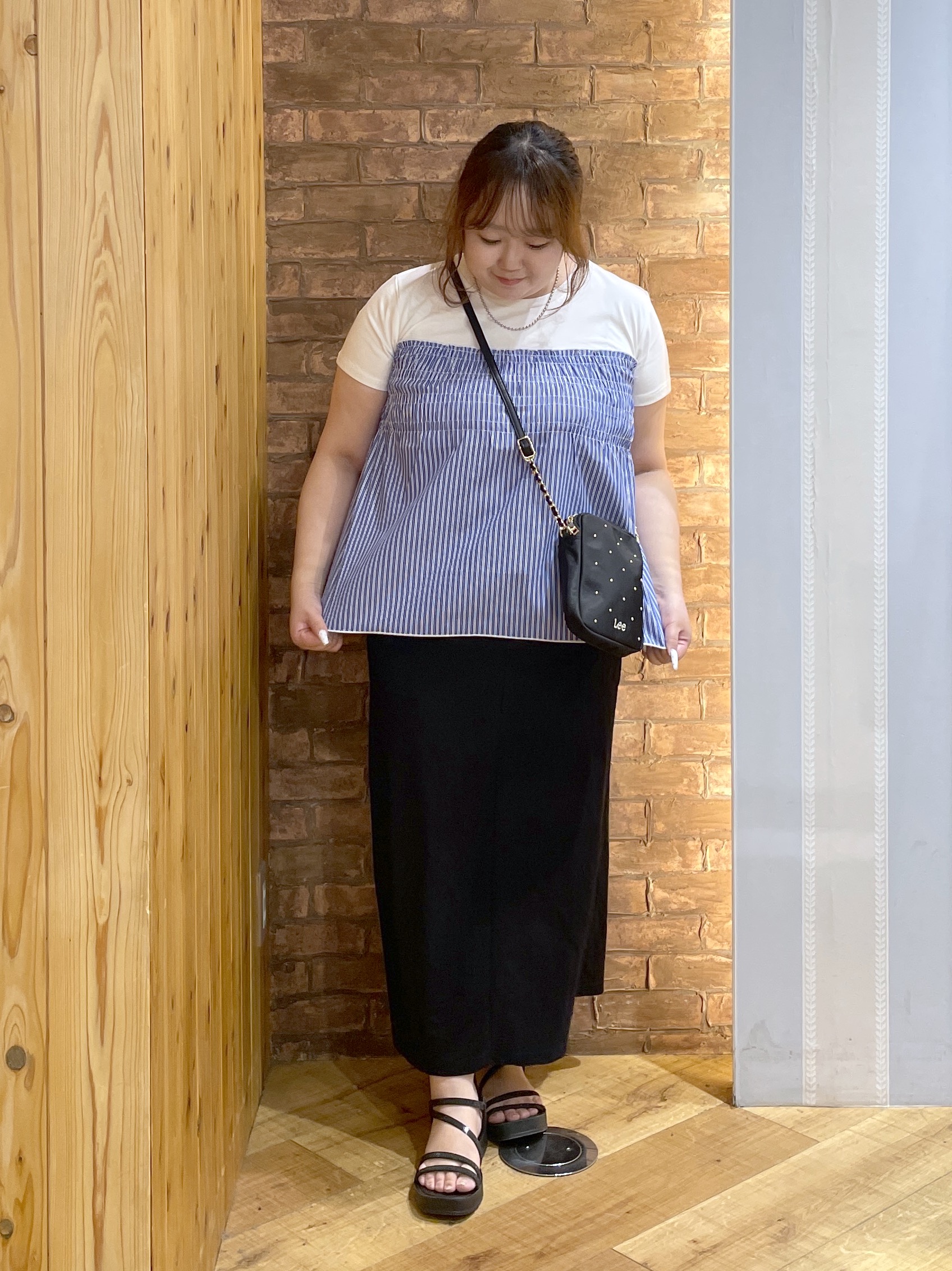 Risaさんの「SHOO･LA･RUE｜【体型カバー/S-LL/洗濯機可】インせずコーデの主役に ビスチェ風異素材ドッキングTシャツ」を使ったコーディネート