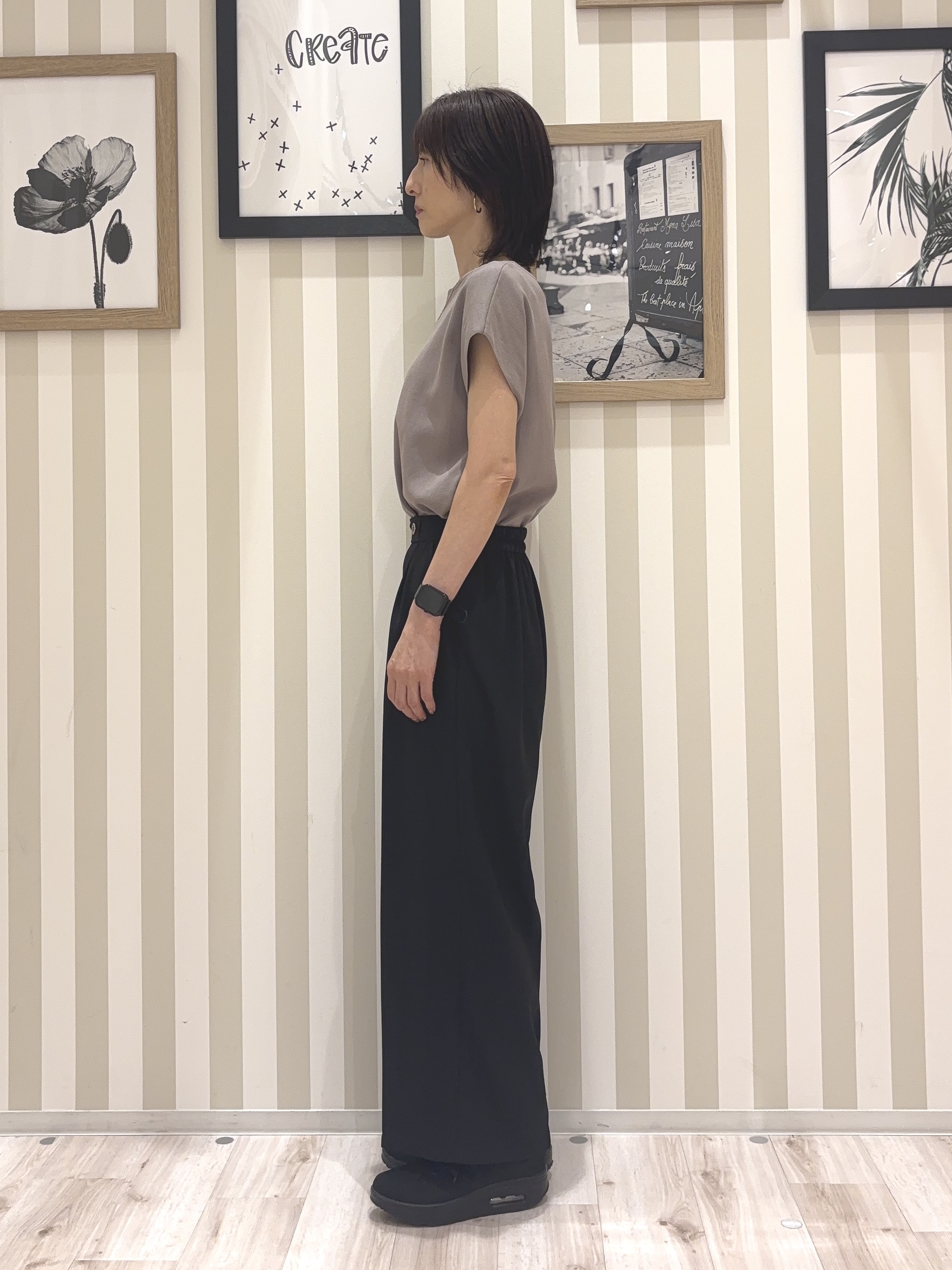 たまごがにさんの「SHOO･LA･RUE｜【ひんやり/洗濯機可/S-LL】インせず着られる 大人シンプルサマーニット」を使ったコーディネート