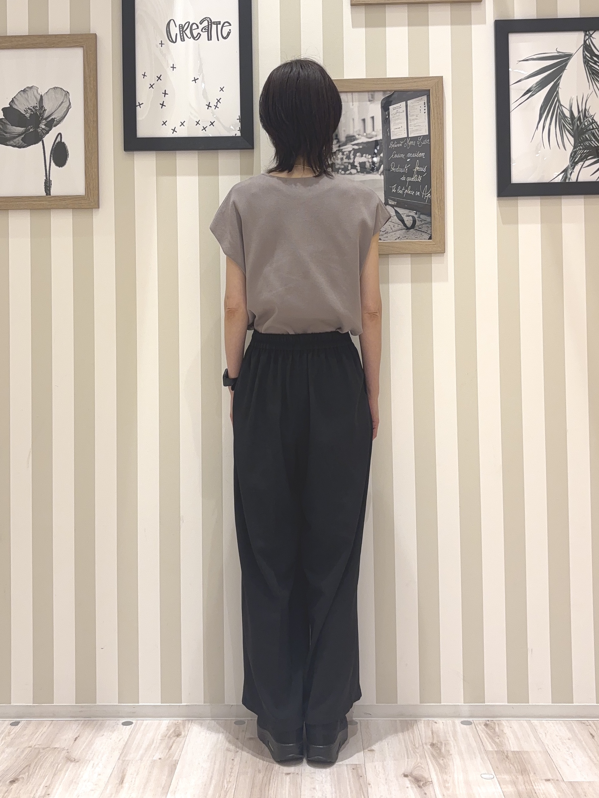 たまごがにさんの「SHOO･LA･RUE｜【ひんやり/洗濯機可/S-LL】インせず着られる 大人シンプルサマーニット」を使ったコーディネート