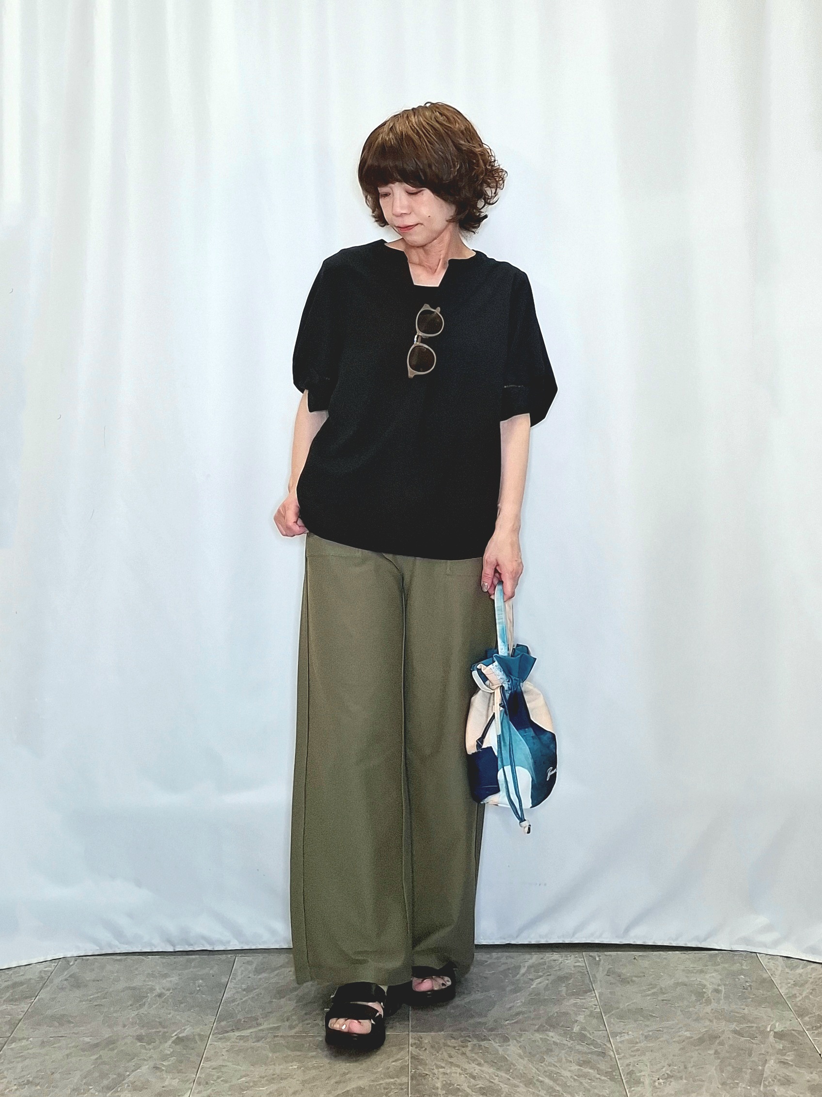 ぬーさんの「SHOO･LA･RUE｜【洗濯後しわになりにくい／インせずきまる】麻調ハシゴレーススキッパーブラウス」を使ったコーディネート