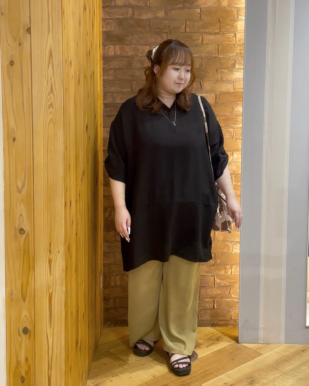 Risaさんの「SHOO･LA･RUE｜【ひんやり/S-LL/洗濯機可】体型カバーにも ゆるっとリラックスチュニック」を使ったコーディネート