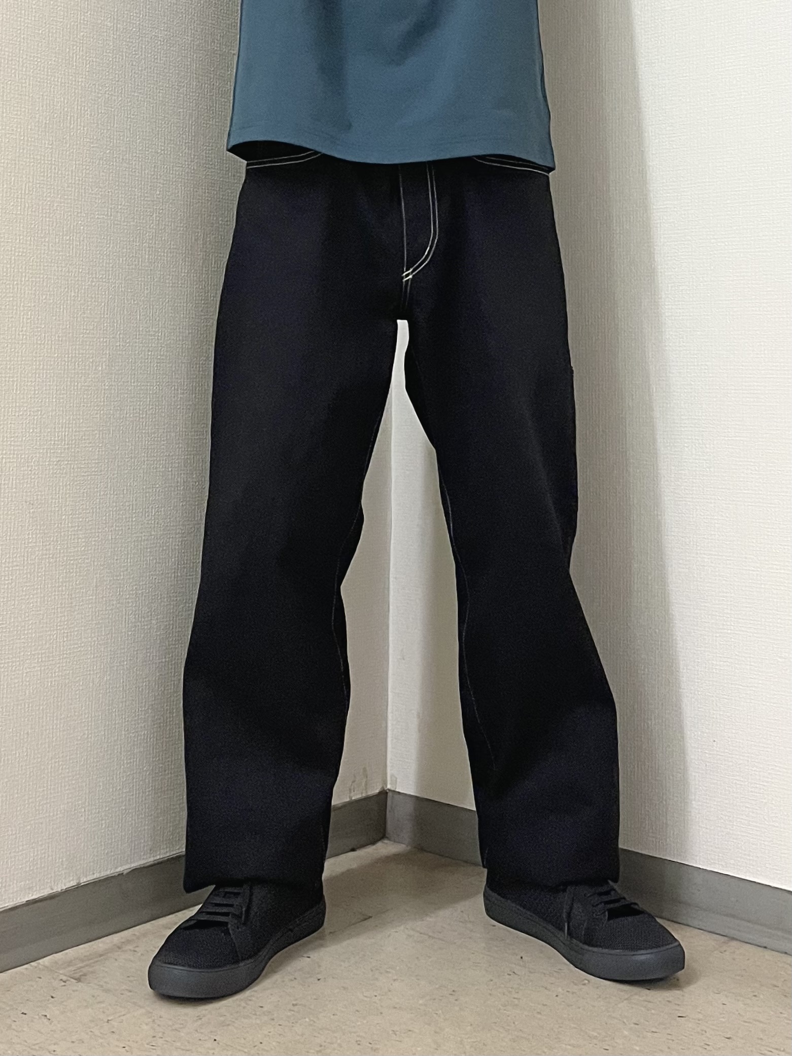 URAさんの「TAKEO KIKUCHI｜【汗染み軽減/接触冷感】フェイクレイヤード ワンポイント刺繍Ｔシャツ」を使ったコーディネート