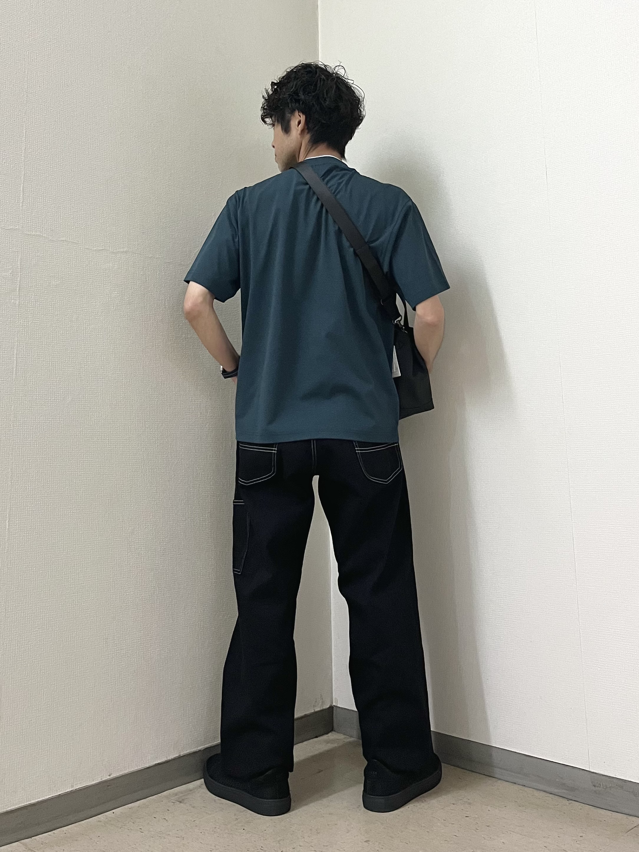 URAさんの「TAKEO KIKUCHI｜【汗染み軽減/接触冷感】フェイクレイヤード ワンポイント刺繍Ｔシャツ」を使ったコーディネート