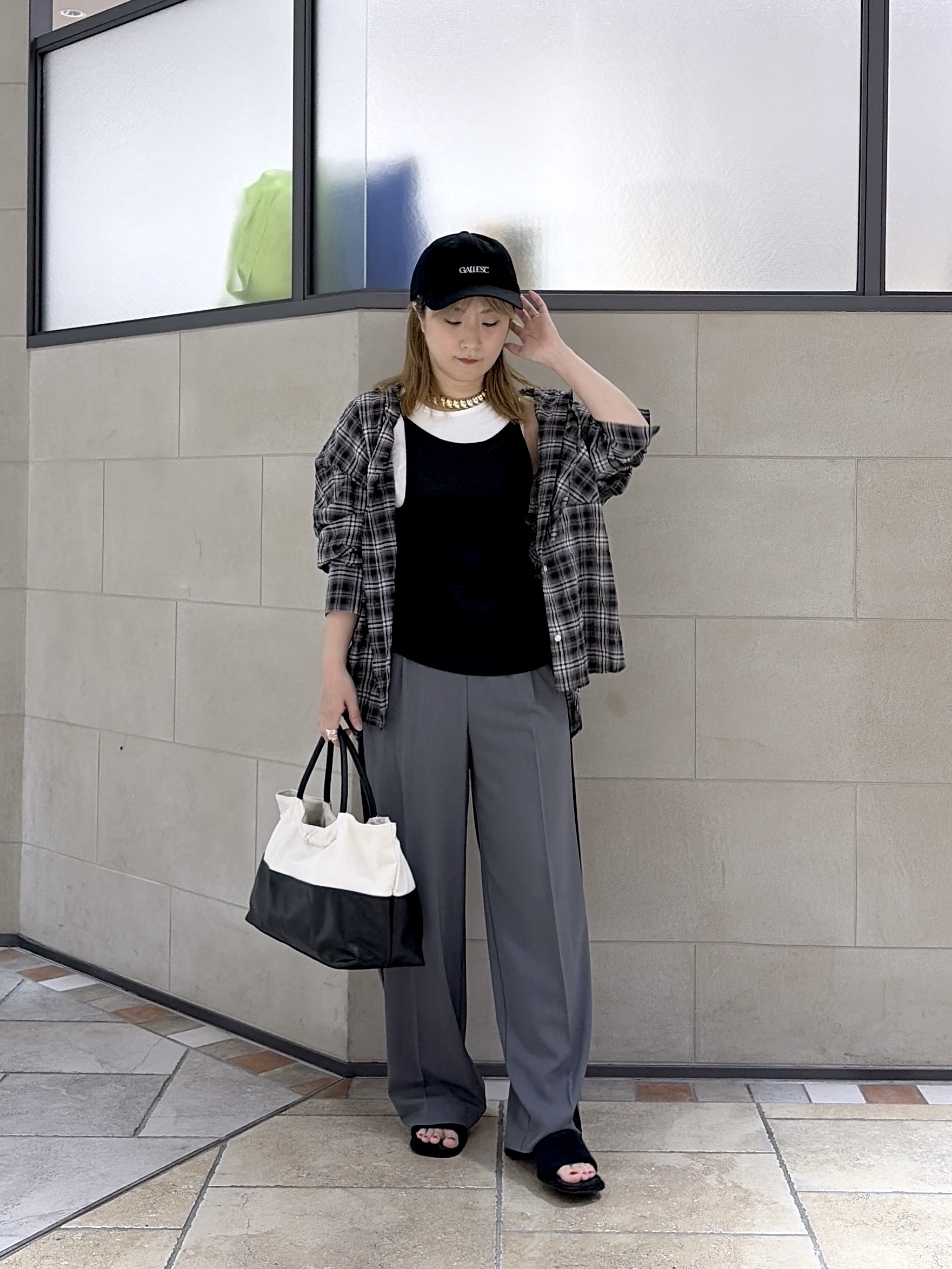 よねさんの「INDIVI｜フード付 シアーチェックシャツ」を使ったコーディネート