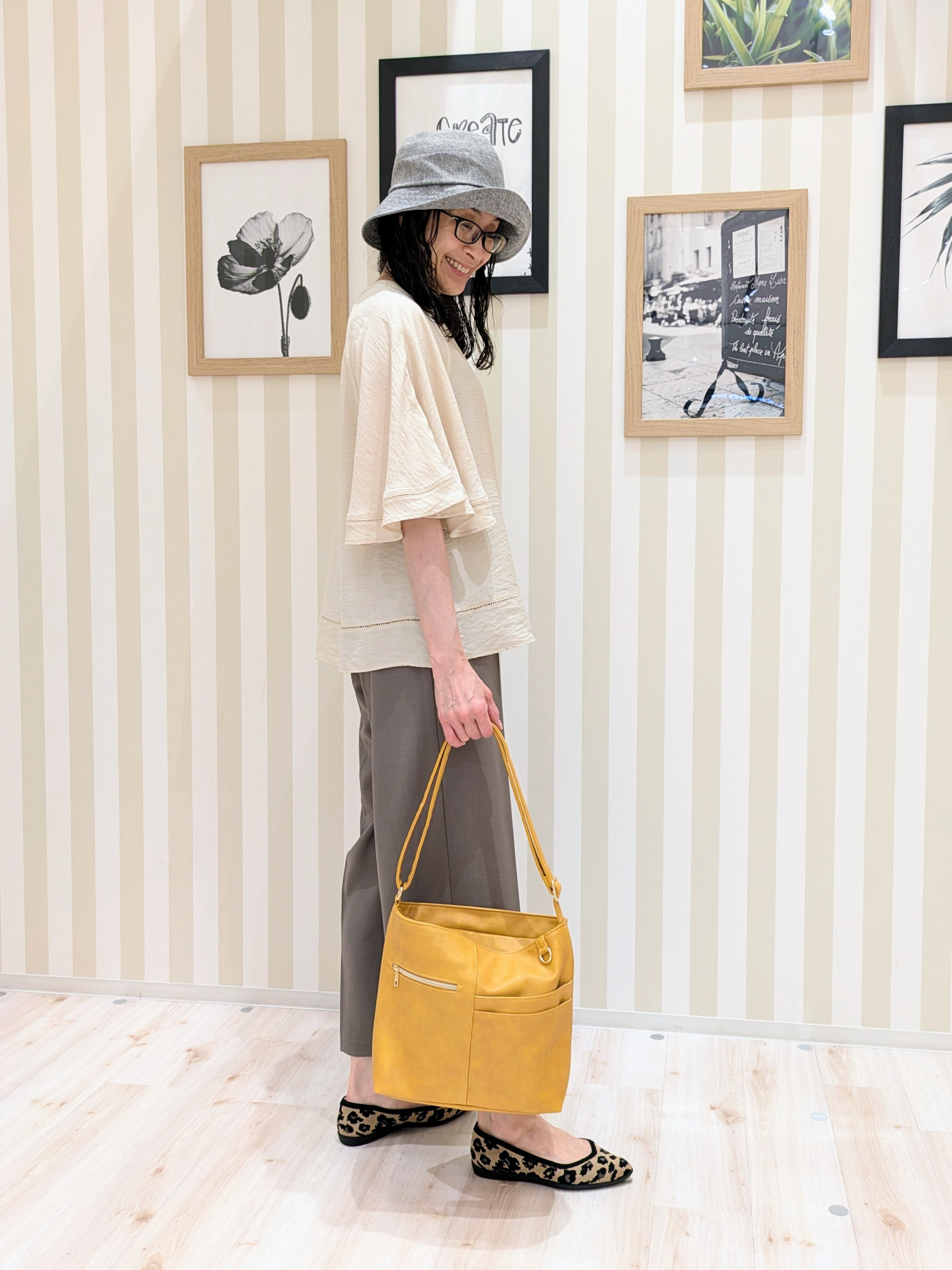 Mikiさんの「SHOO･LA･RUE｜【ひんやり/S-LL/体型カバー】はしごレースが魅力な スラブポンチョ風ブラウス」を使ったコーディネート