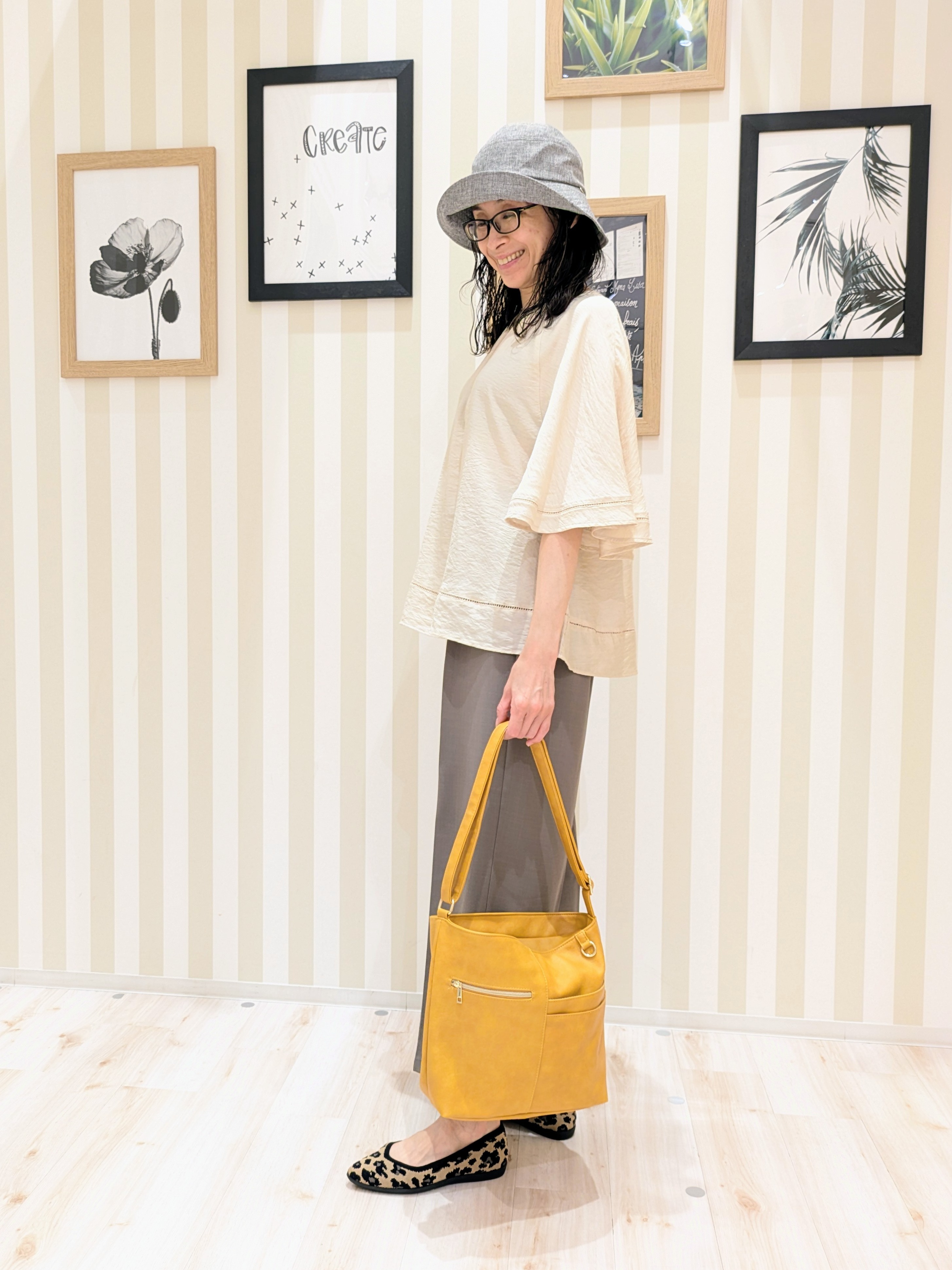 Mikiさんの「SHOO･LA･RUE｜【ひんやり/S-LL/体型カバー】はしごレースが魅力な スラブポンチョ風ブラウス」を使ったコーディネート