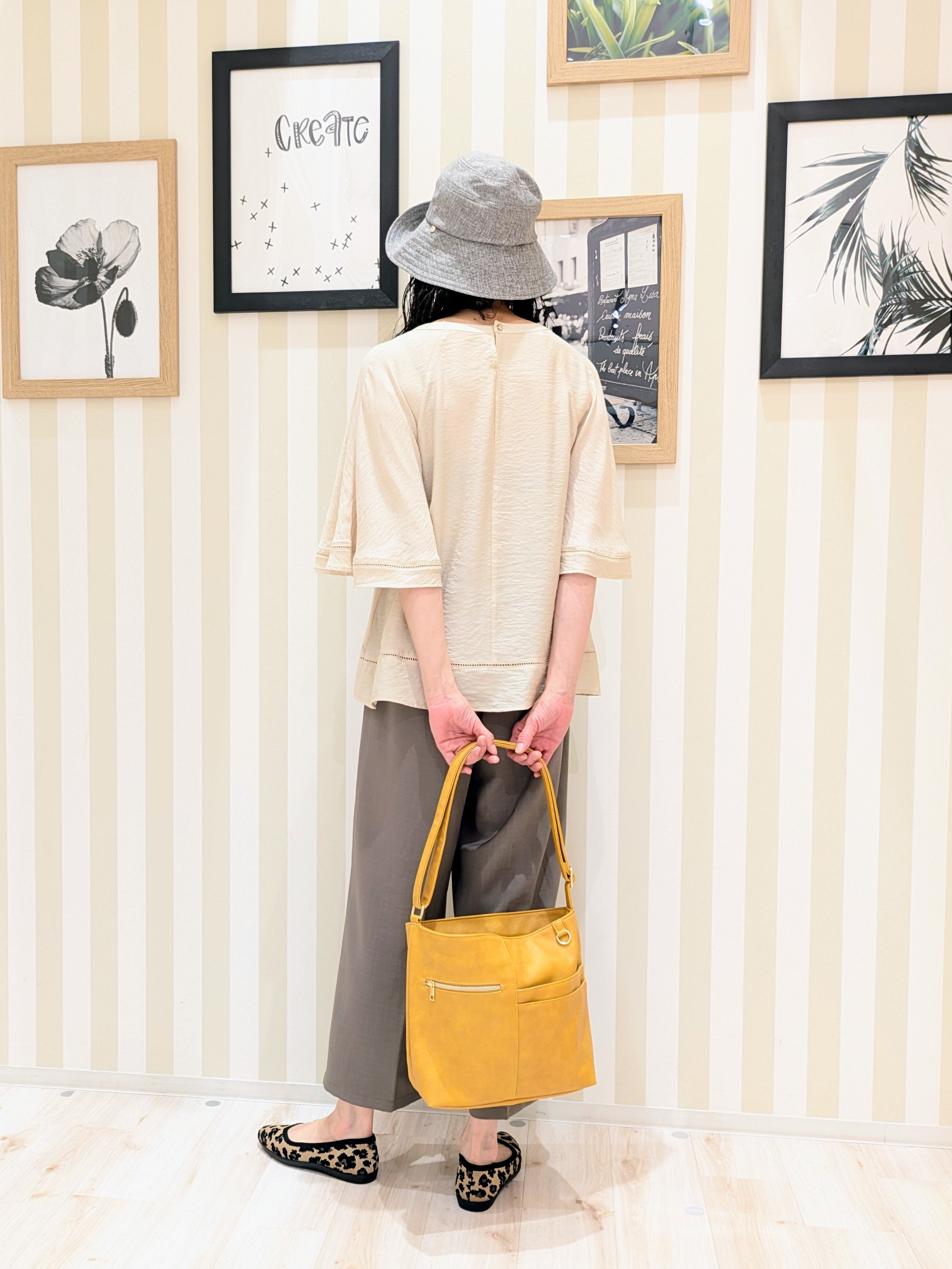 Mikiさんの「SHOO･LA･RUE｜【ひんやり/S-LL/体型カバー】はしごレースが魅力な スラブポンチョ風ブラウス」を使ったコーディネート