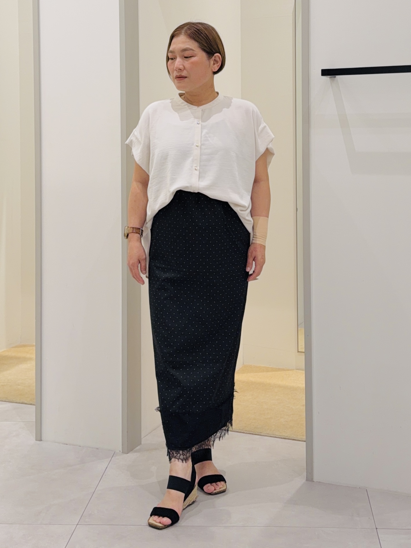 タナさんの「THE SHOP TK｜【ひんやり/遮熱/セットアップ可】やみつきになる とろみバンドカラーブラウス」を使ったコーディネート