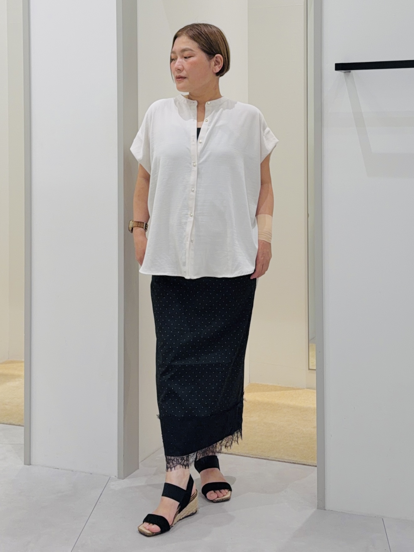 タナさんの「THE SHOP TK｜【ひんやり/遮熱/セットアップ可】やみつきになる とろみバンドカラーブラウス」を使ったコーディネート