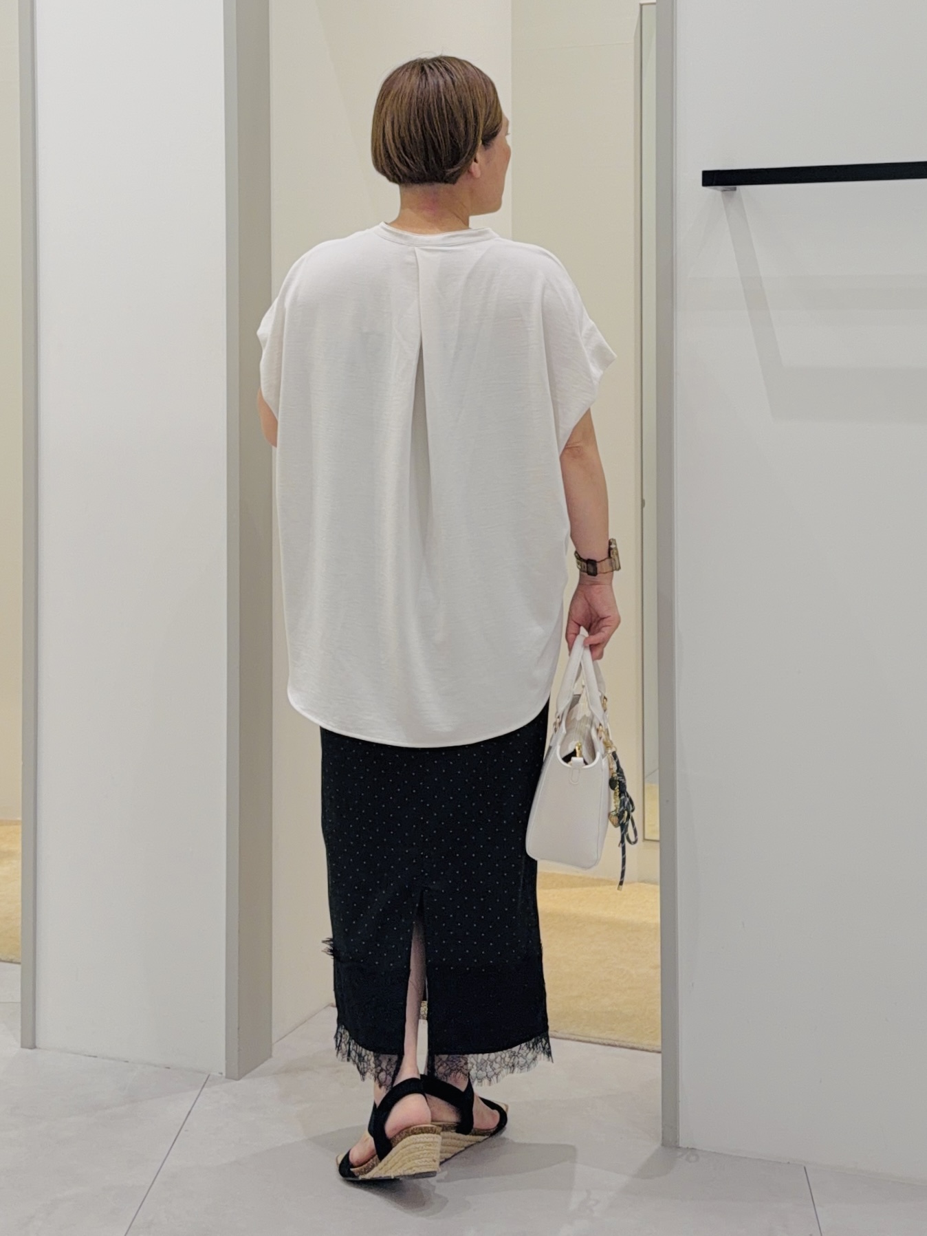 タナさんの「THE SHOP TK｜【ひんやり/遮熱/セットアップ可】やみつきになる とろみバンドカラーブラウス」を使ったコーディネート