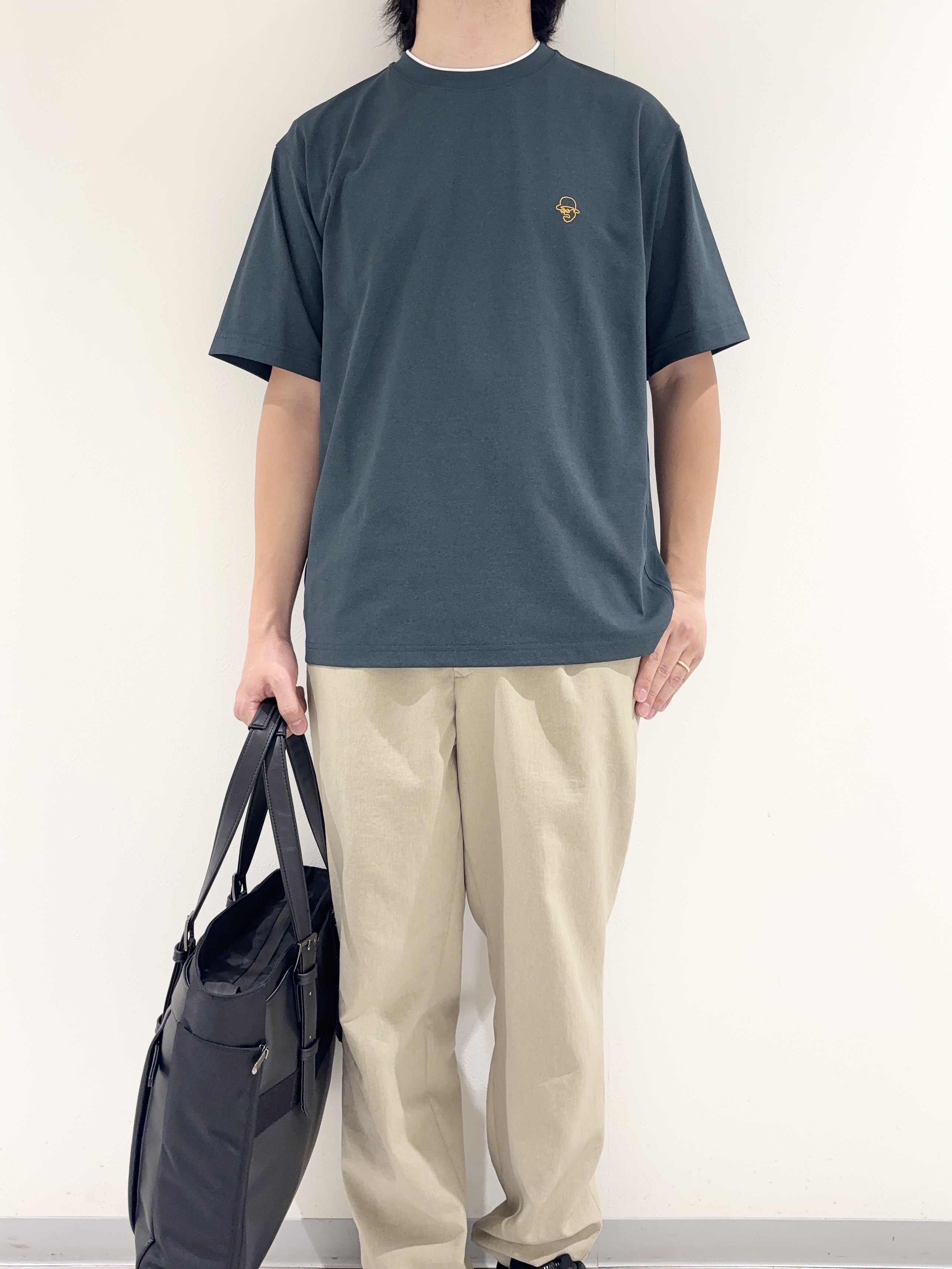 及川さんの「TAKEO KIKUCHI｜【汗染み軽減】フェイクレイヤード ワンポイント刺繍Ｔシャツ」を使ったコーディネート