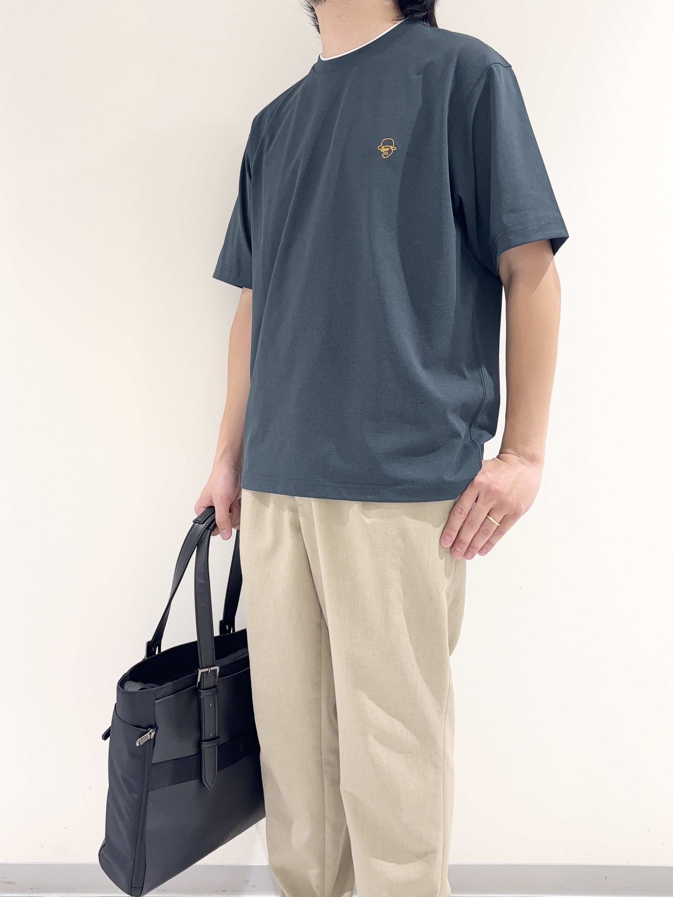 及川さんの「TAKEO KIKUCHI｜【汗染み軽減】フェイクレイヤード ワンポイント刺繍Ｔシャツ」を使ったコーディネート
