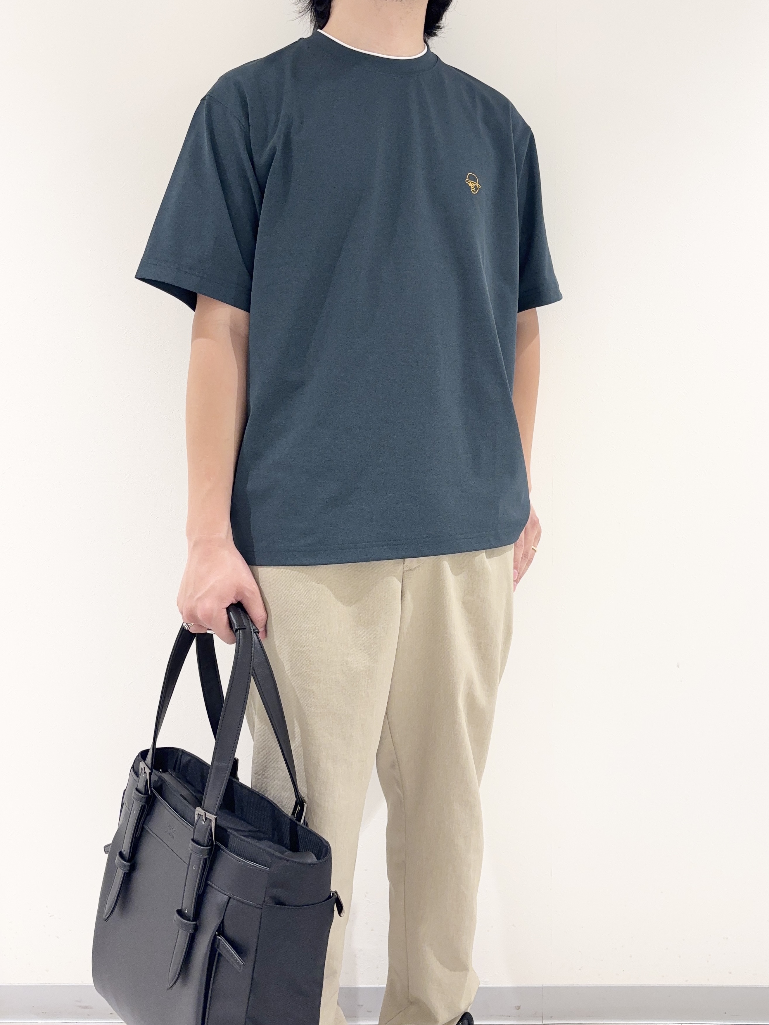 及川さんの「TAKEO KIKUCHI｜【汗染み軽減】フェイクレイヤード ワンポイント刺繍Ｔシャツ」を使ったコーディネート