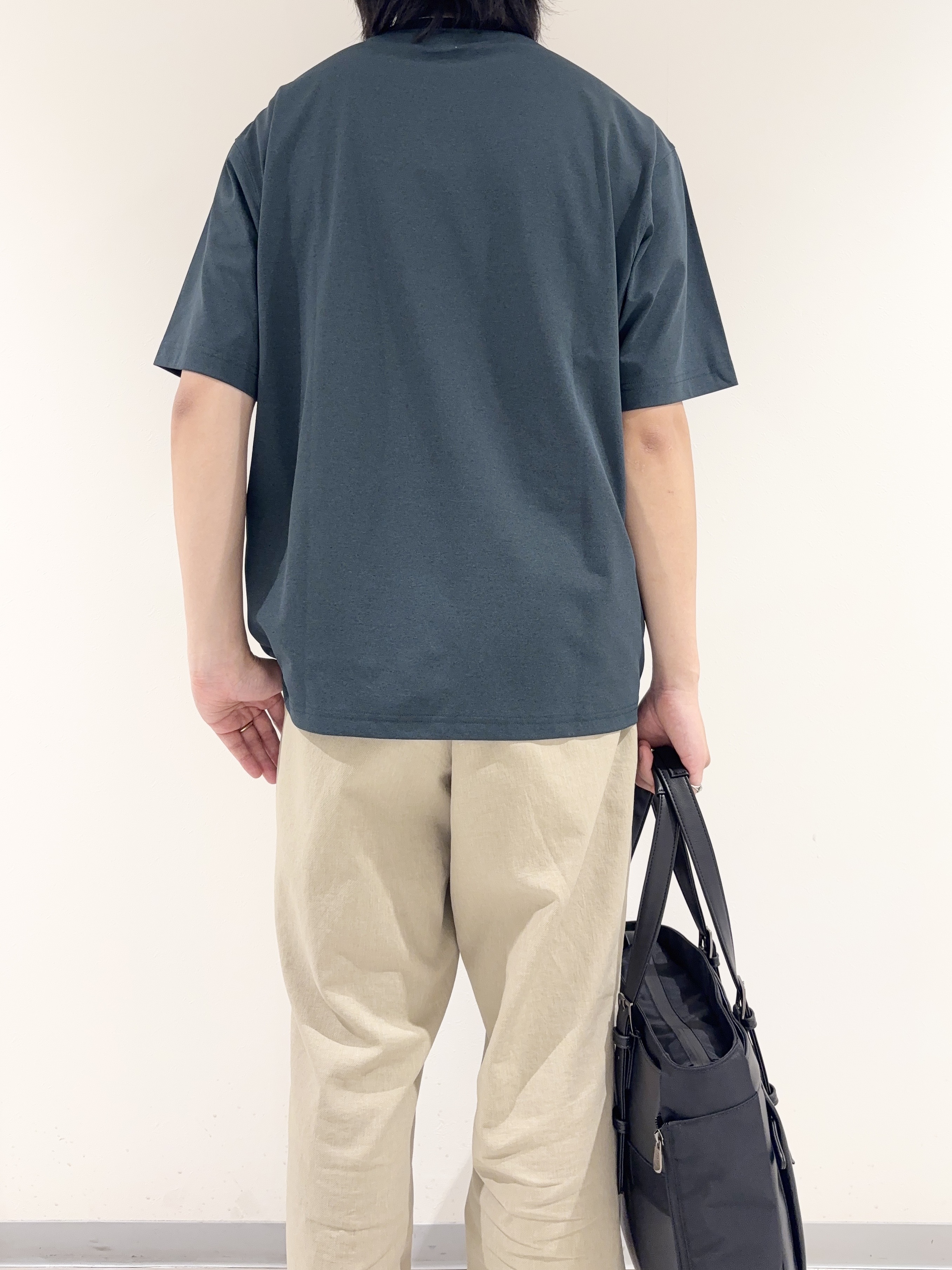 及川さんの「TAKEO KIKUCHI｜【汗染み軽減】フェイクレイヤード ワンポイント刺繍Ｔシャツ」を使ったコーディネート