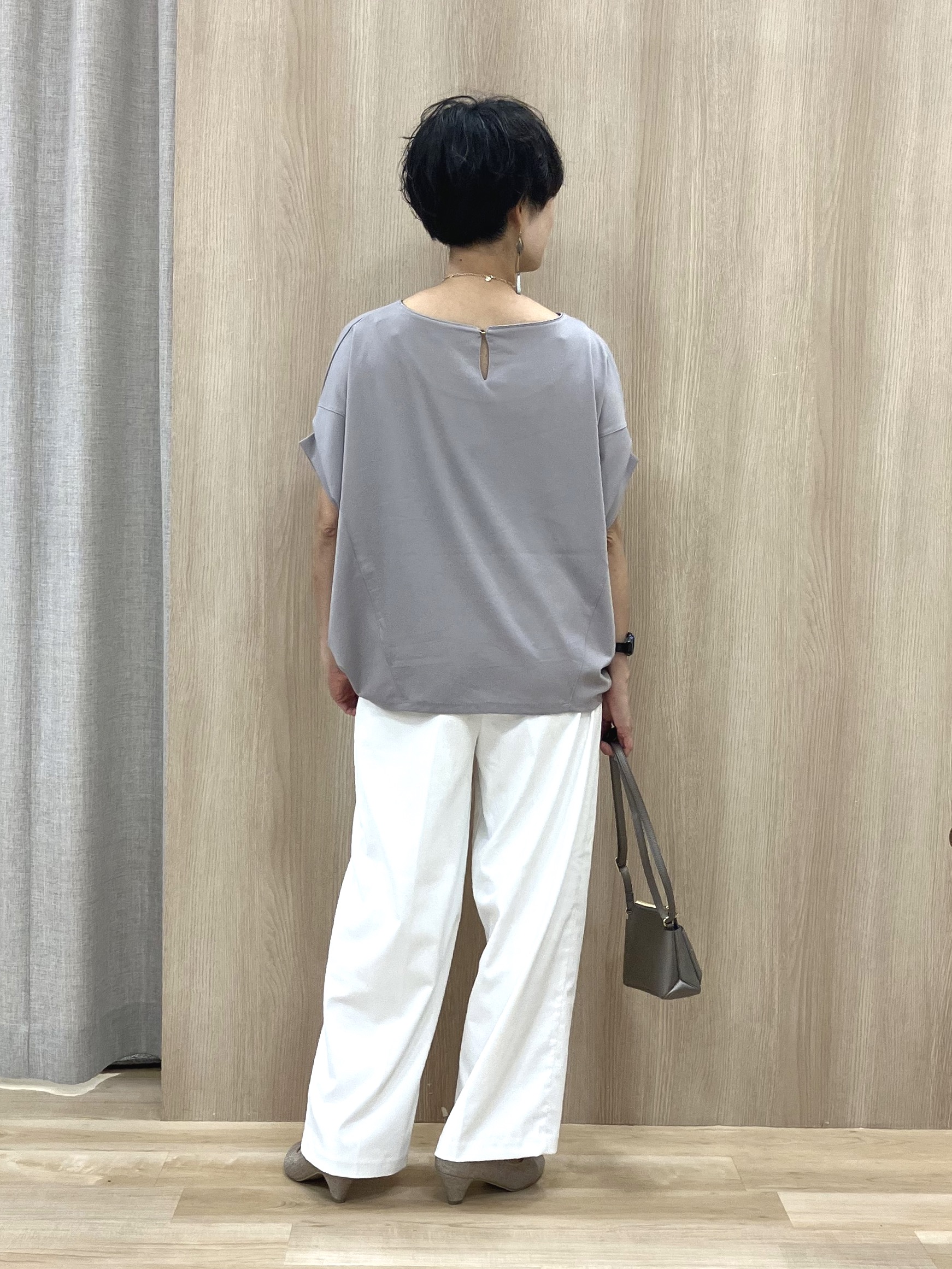 Keiさんの「grove｜【持続冷感・体型カバー】サテンパイピングドルマンカットソー」を使ったコーディネート