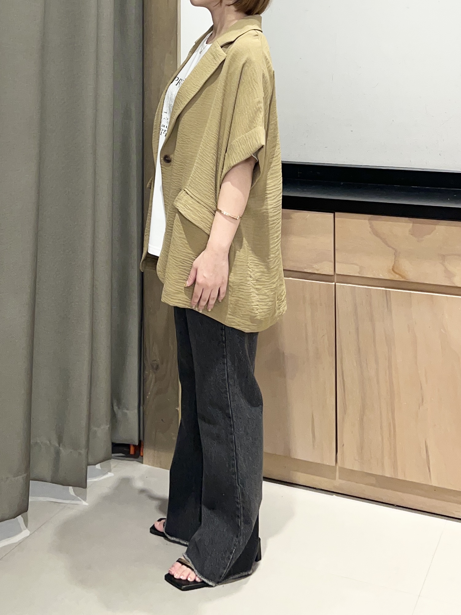 かのさんの「THE SHOP TK｜【ひんやり/吸水速乾/UV/防しわ】ON/OFFどちらにも 軽やか半袖ジャケット」を使ったコーディネート