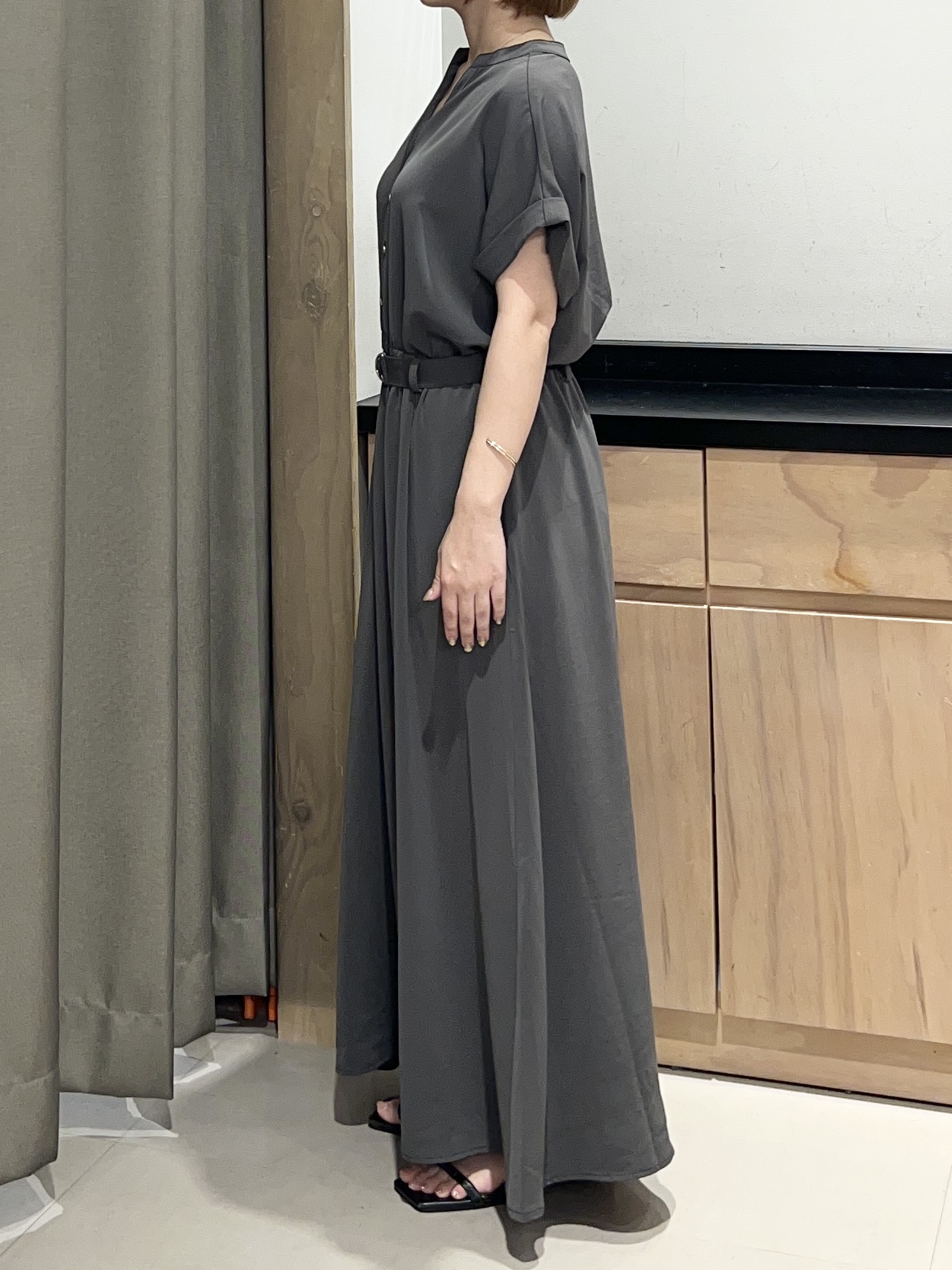かのさんの「THE SHOP TK｜【M-XL/ひんやり/遮熱】やみつきになる とろみスキッパーワンピース」を使ったコーディネート