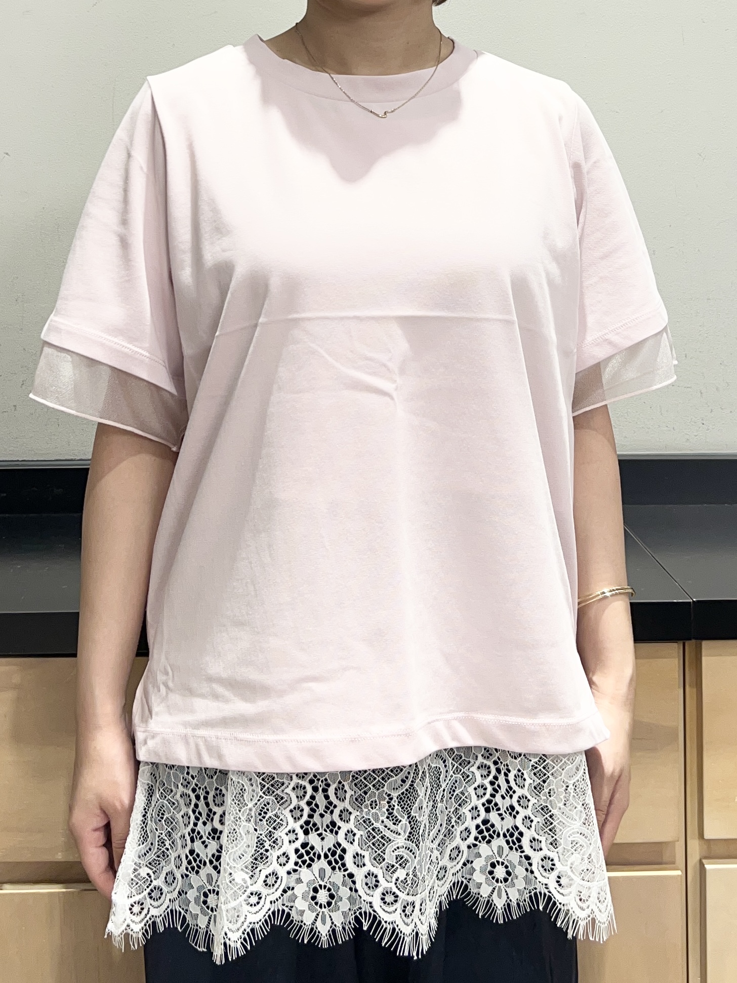 かのさんの「THE SHOP TK｜【M-XL/ひんやり】上品な透け感 袖口シアーTシャツ」を使ったコーディネート