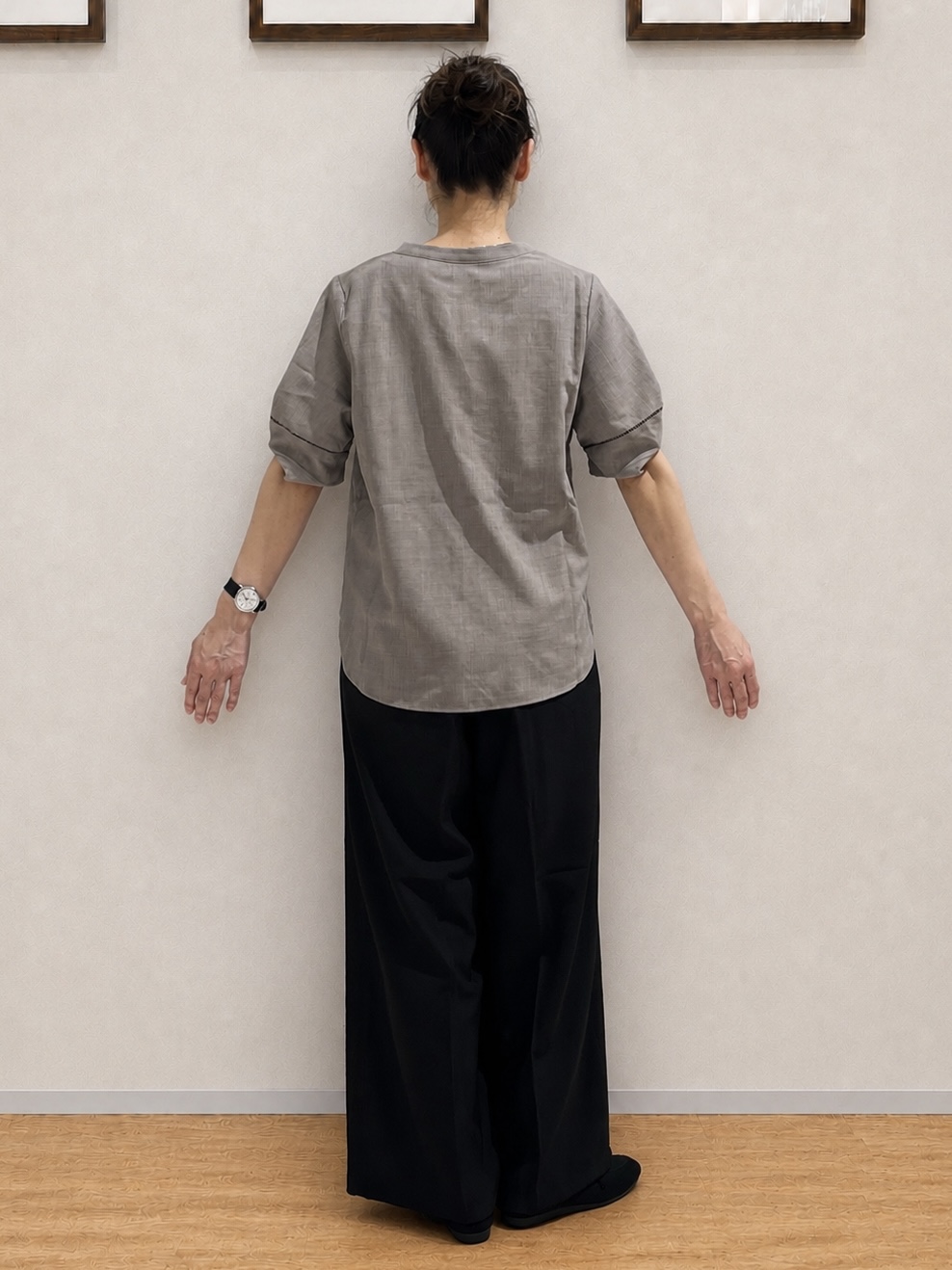 まつみさんの「SHOO･LA･RUE｜【洗濯後しわになりにくい／インせずきまる】麻調ハシゴレーススキッパーブラウス」を使ったコーディネート