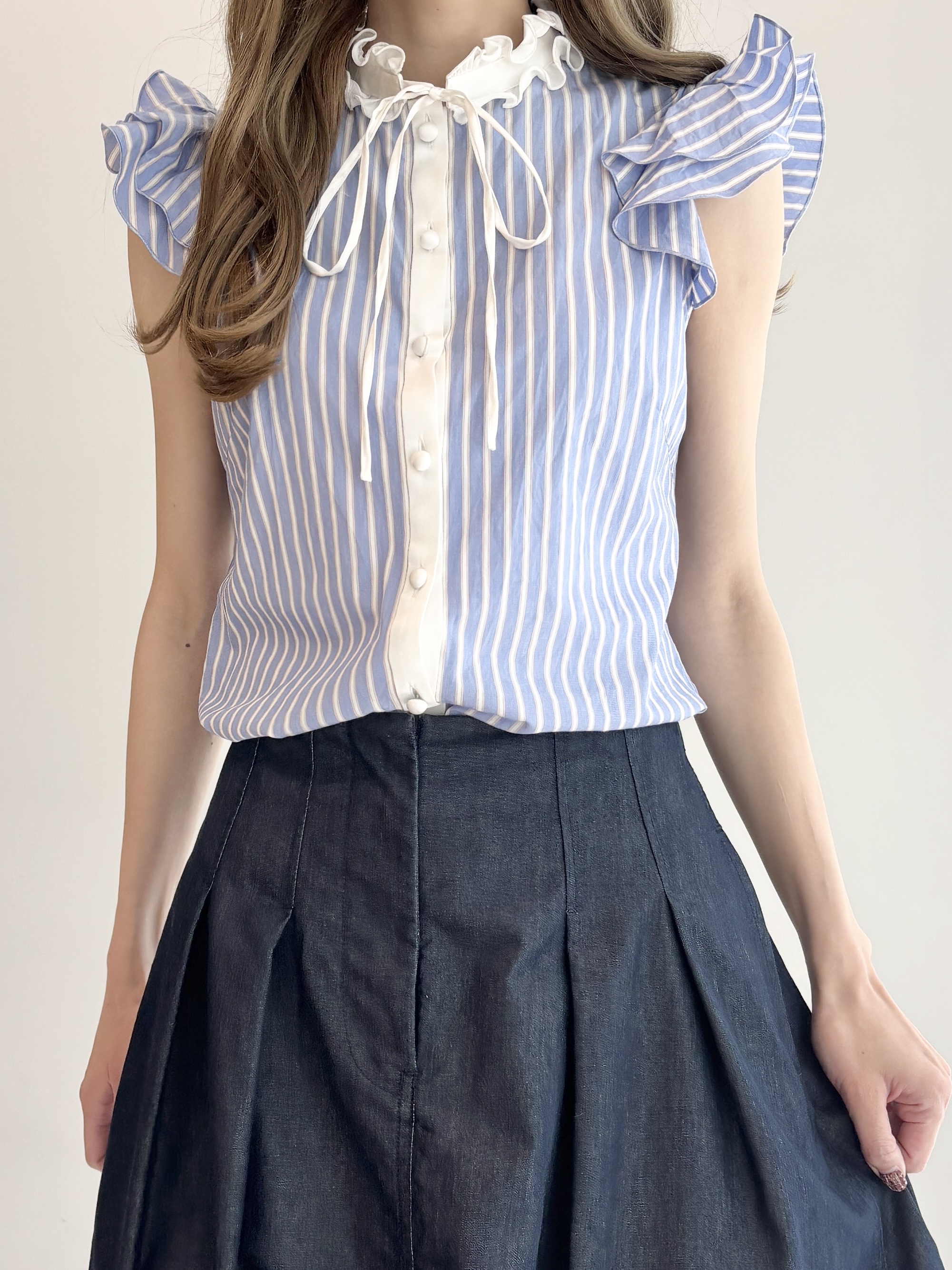 清水夏姫さんの「DRESSTERIOR｜クレリック ウィングスリーブ ブラウス」を使ったコーディネート